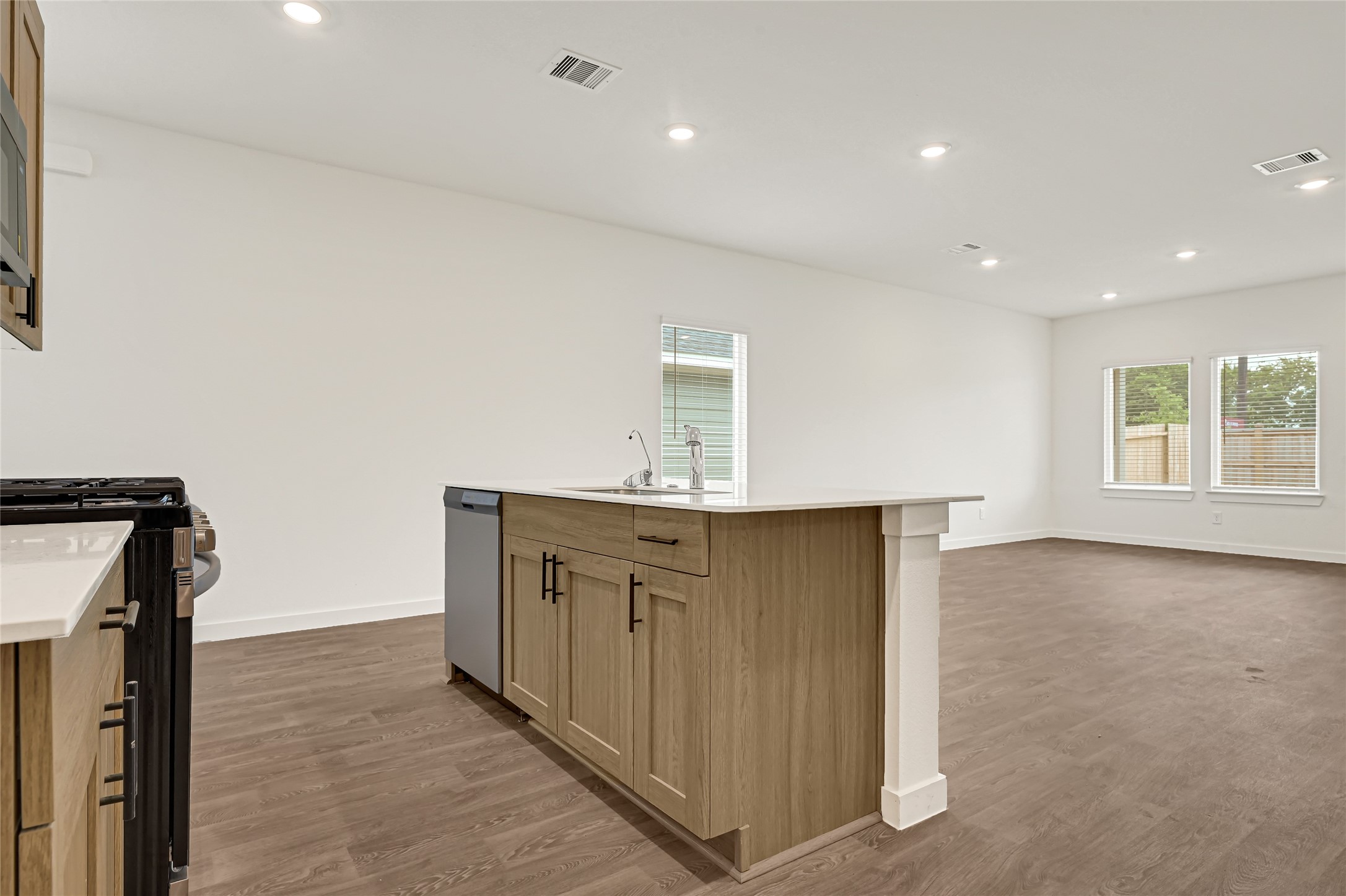 6814 Spur Creek Drive Property Photo 8