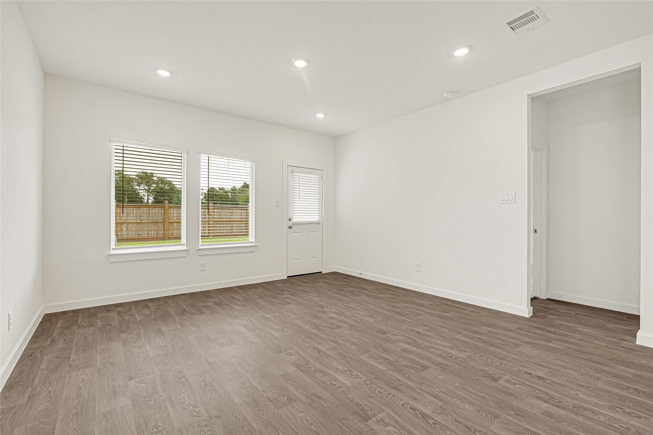 6814 Spur Creek Drive Property Photo 13