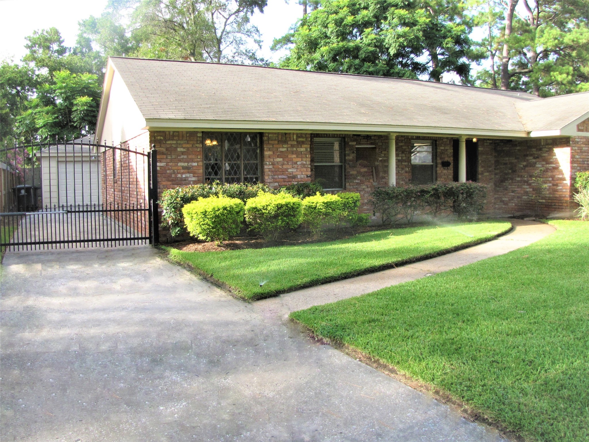 10014 Cedardale Drive Property Photo 2