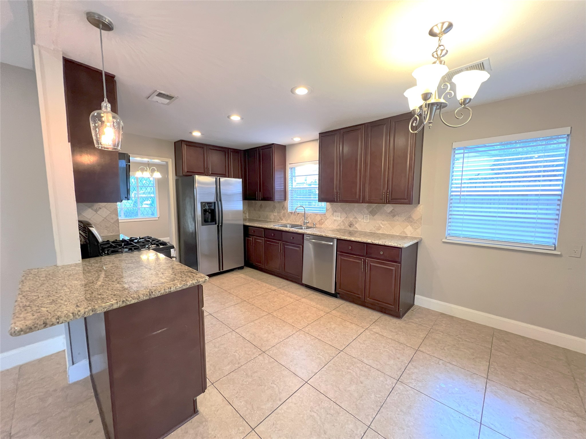 10014 Cedardale Drive Property Photo 9