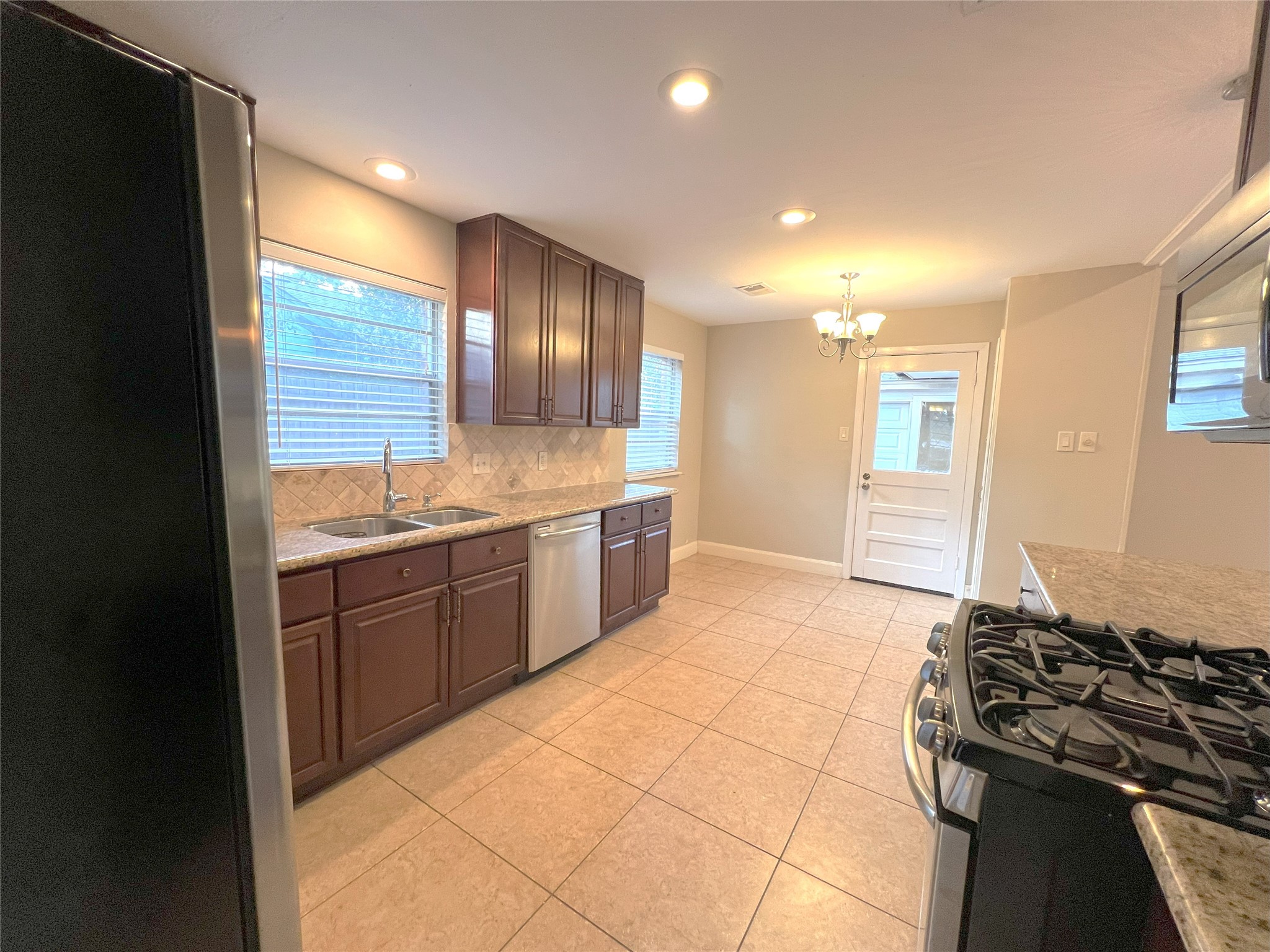 10014 Cedardale Drive Property Photo 10