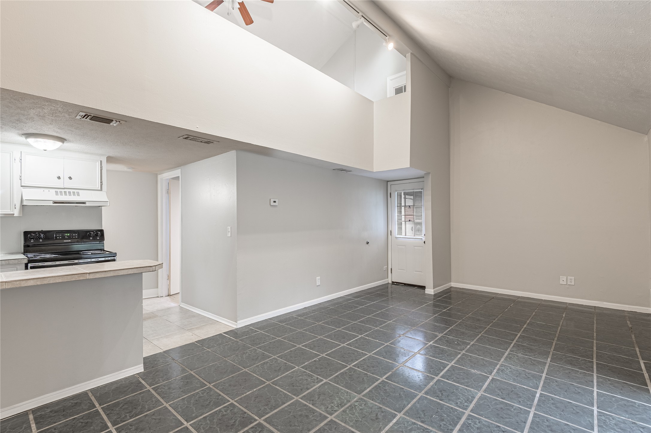 26620 Primrose Court Property Photo 6