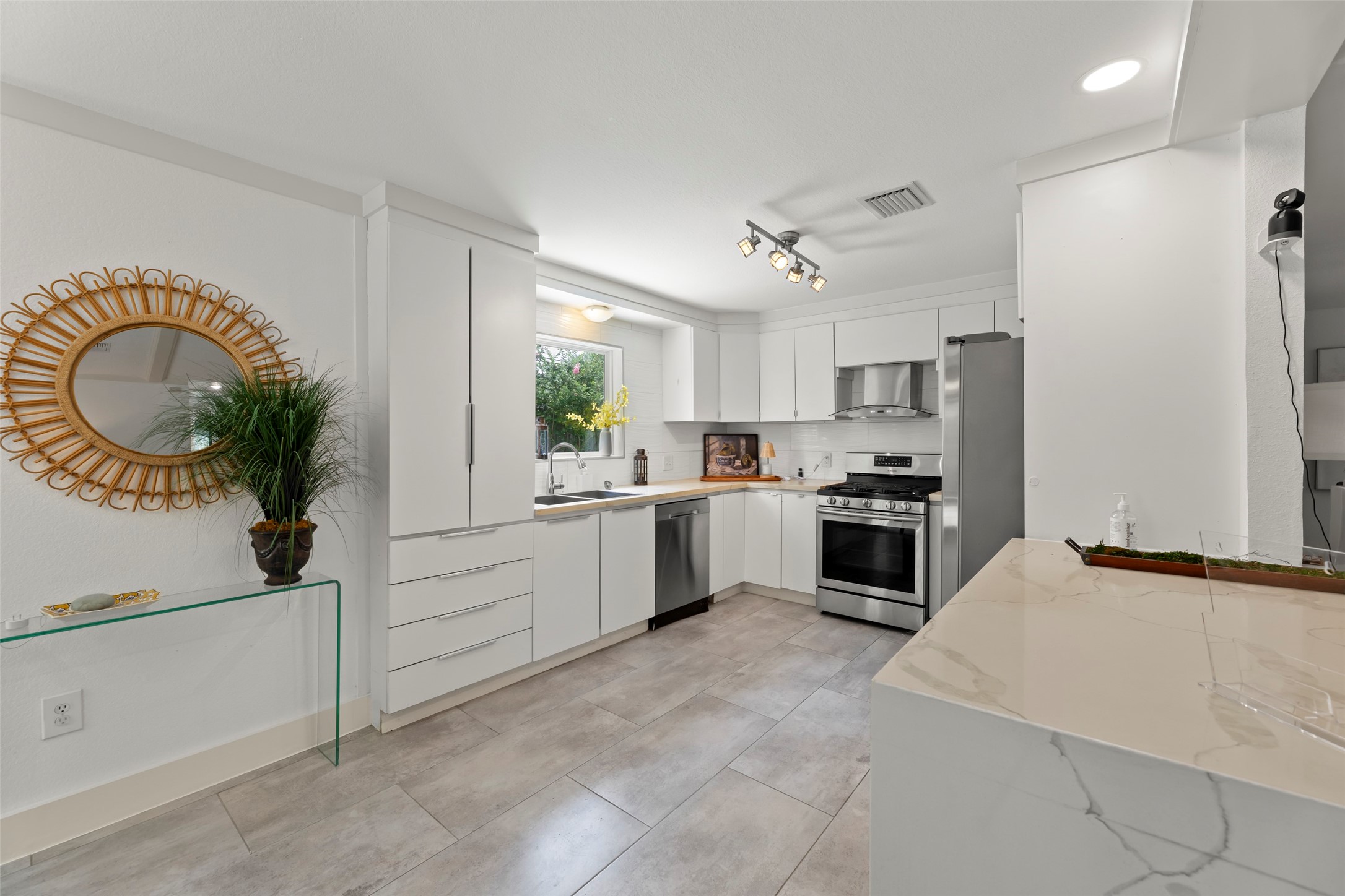 10611 Deerwood Road Property Photo 8