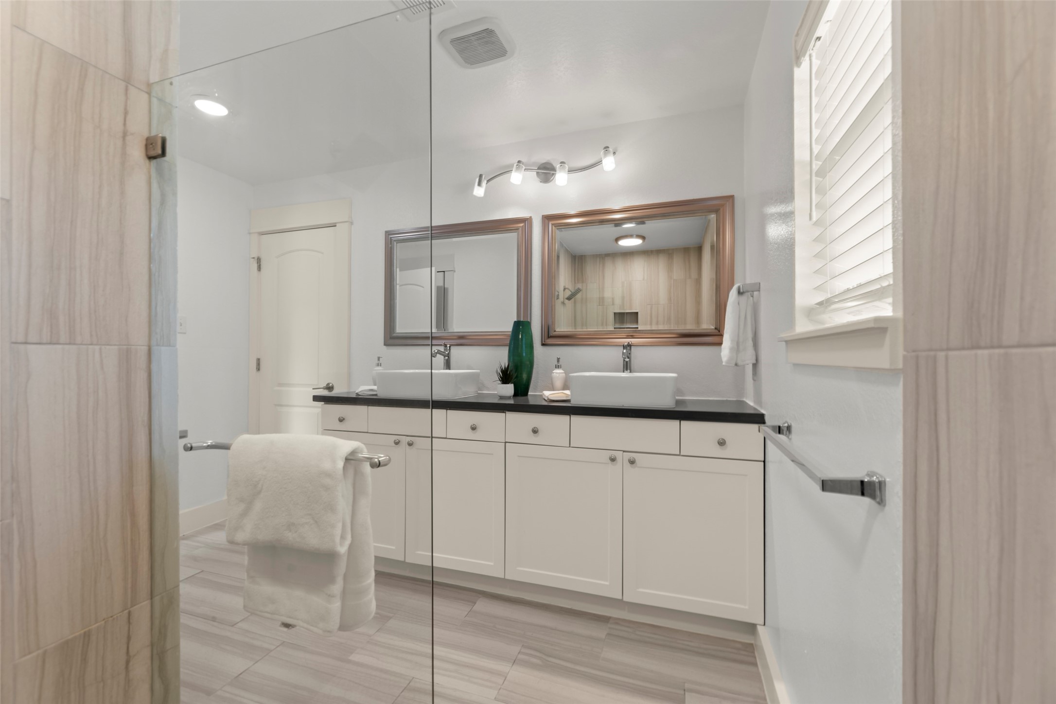 10611 Deerwood Road Property Photo 19