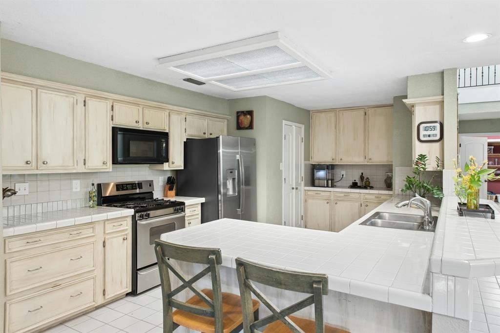 6604 Liveoak Drive Property Photo 10