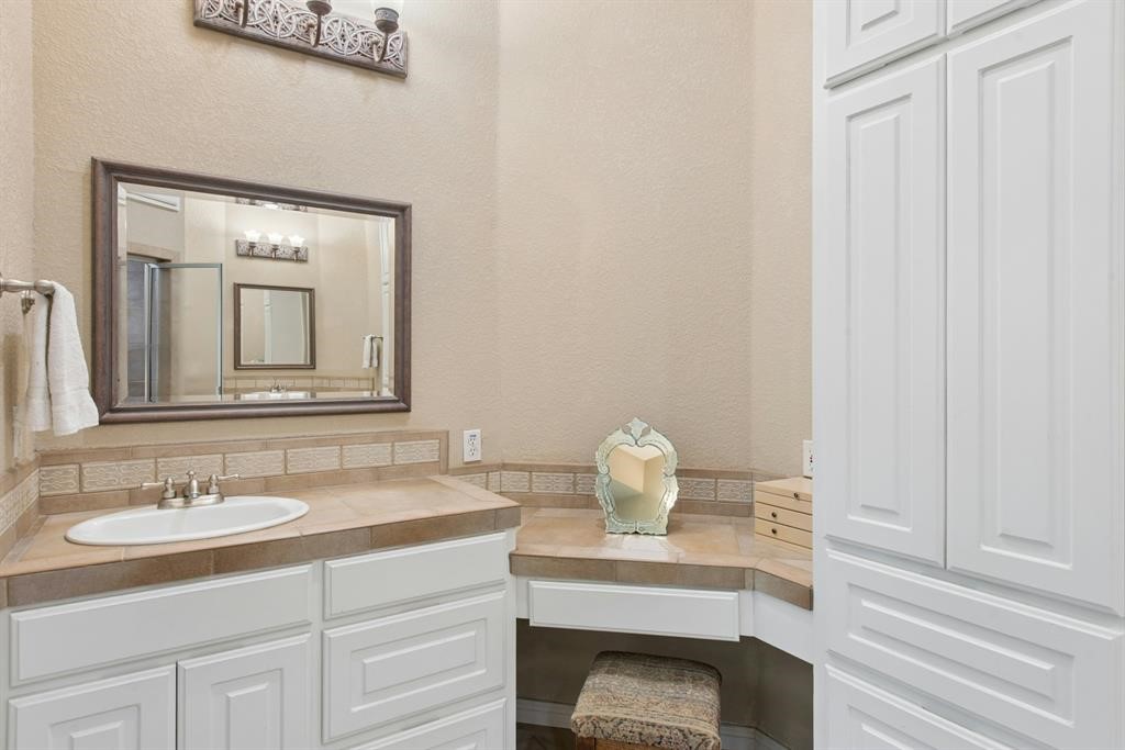 6604 Liveoak Drive Property Photo 16