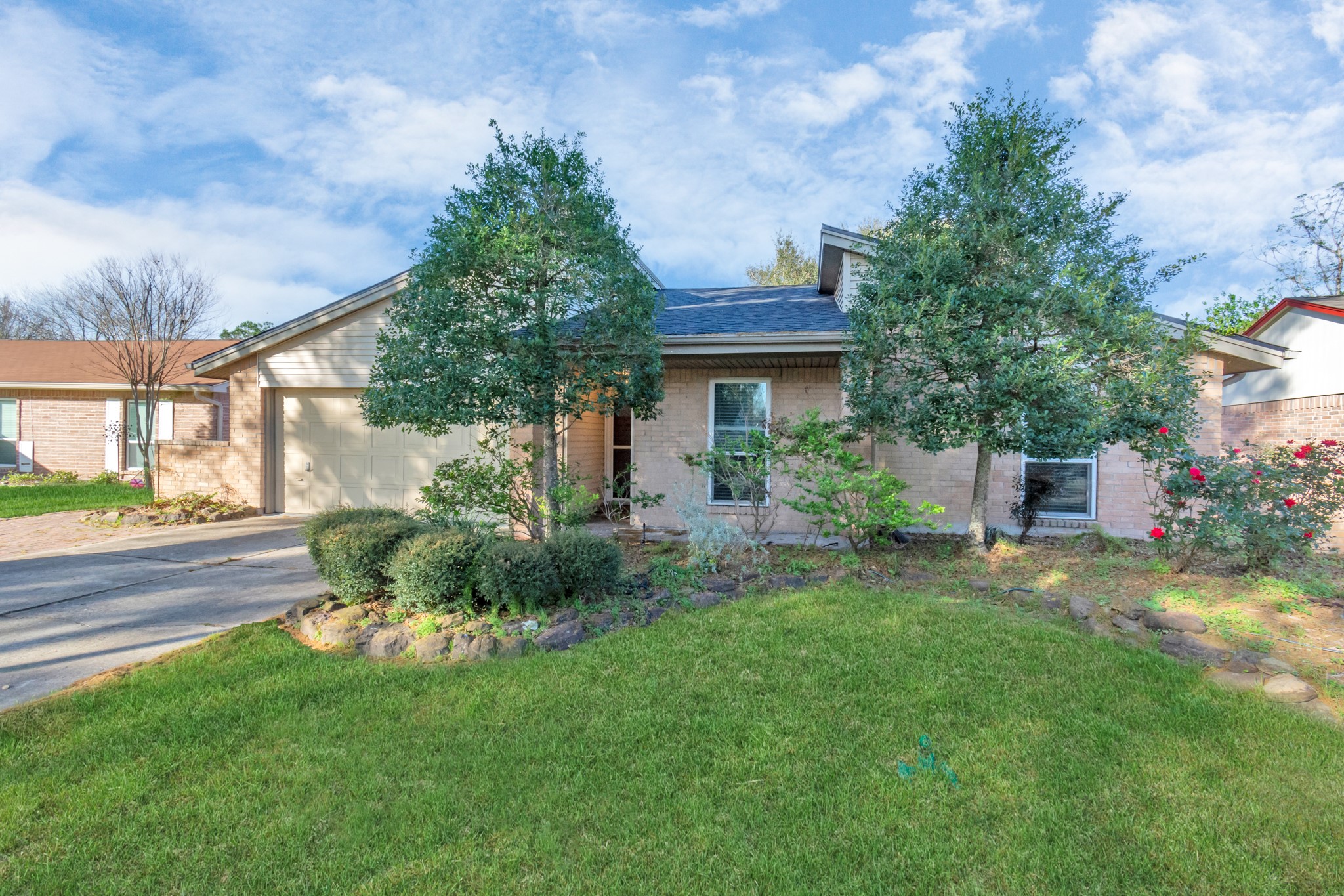 16814 Cobble Ridge Drive Property Photo 2