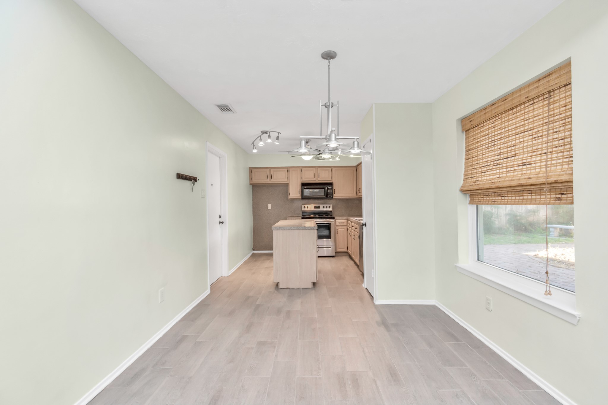 16814 Cobble Ridge Drive Property Photo 11
