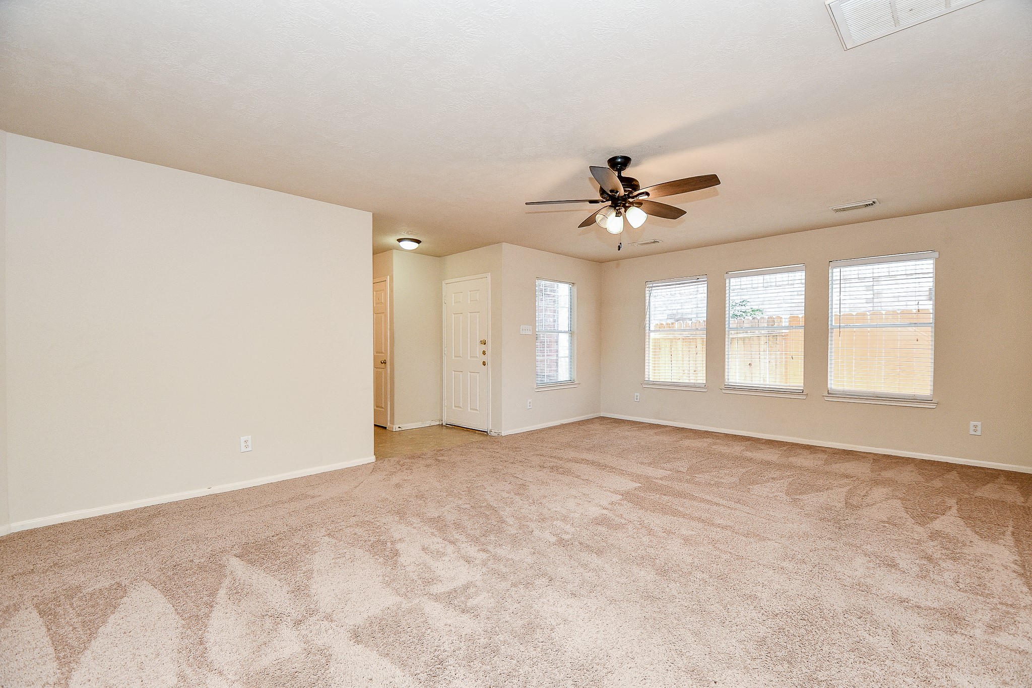 13979 Maximos Dr Property Photo 9