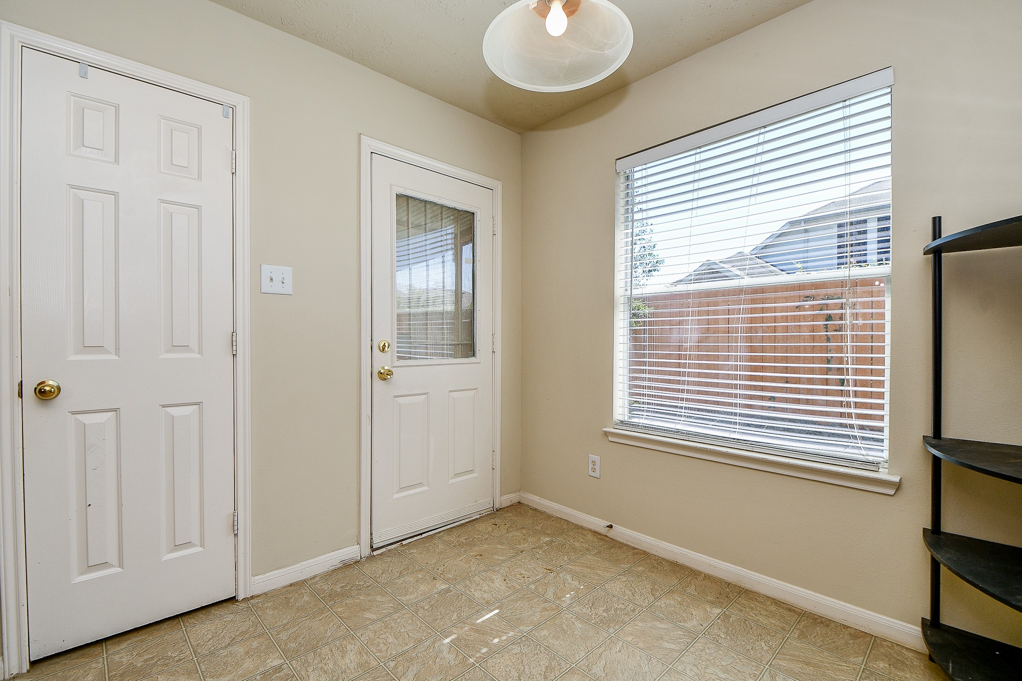 13979 Maximos Dr Property Photo 14
