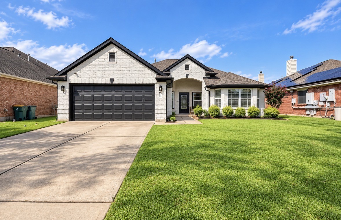 5202 Camarosa Drive Property Photo 1