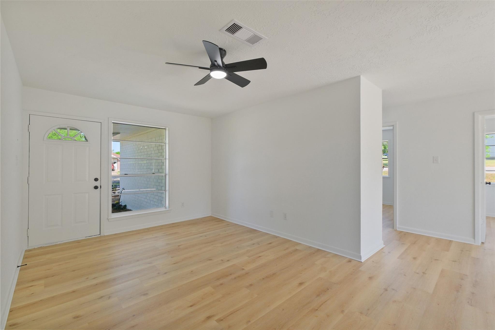 221 N Baron Street Property Photo 3