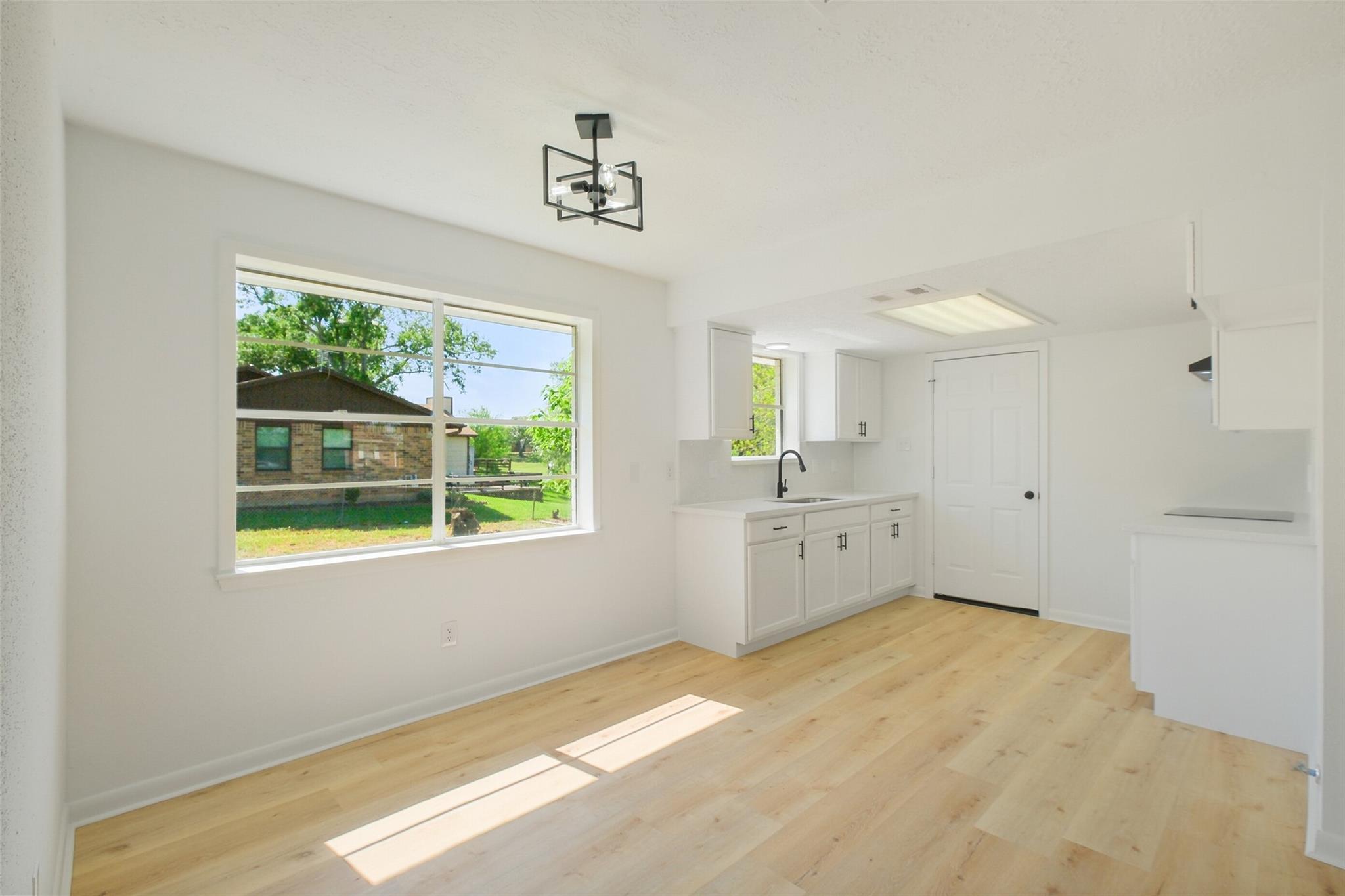 221 N Baron Street Property Photo 5