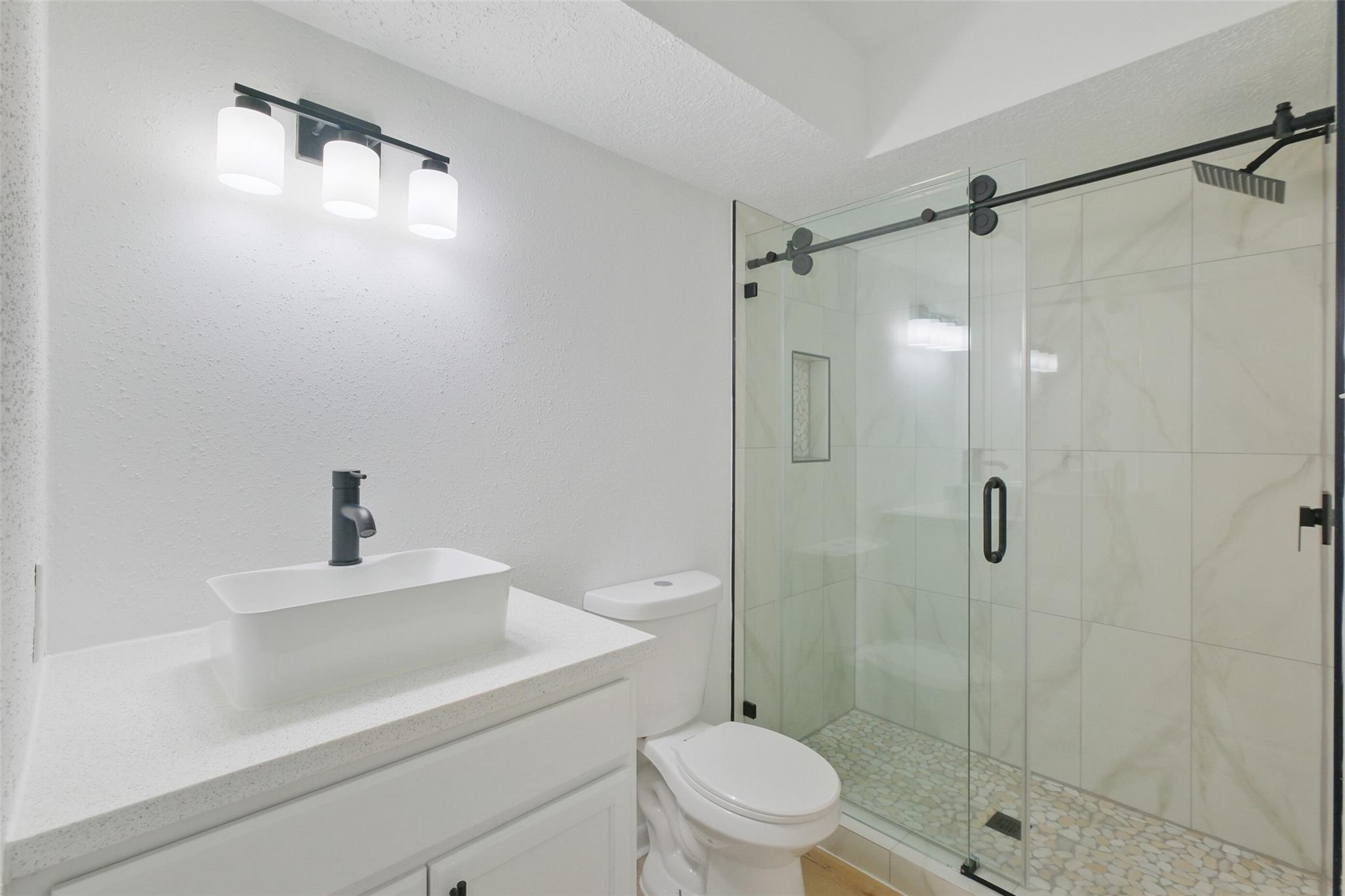 221 N Baron Street Property Photo 8