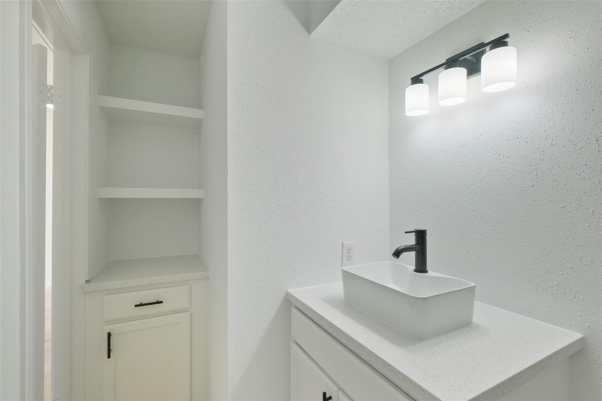 221 N Baron Street Property Photo 9