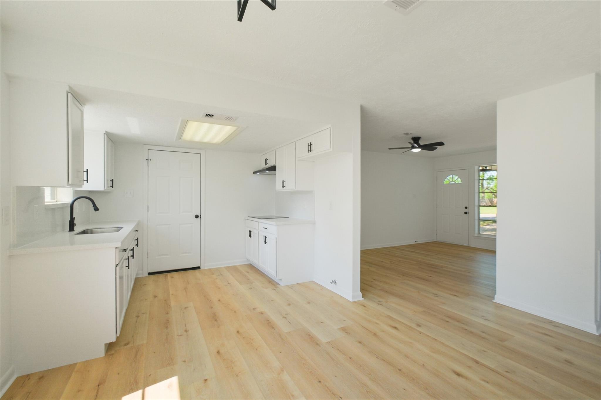221 N Baron Street Property Photo 13