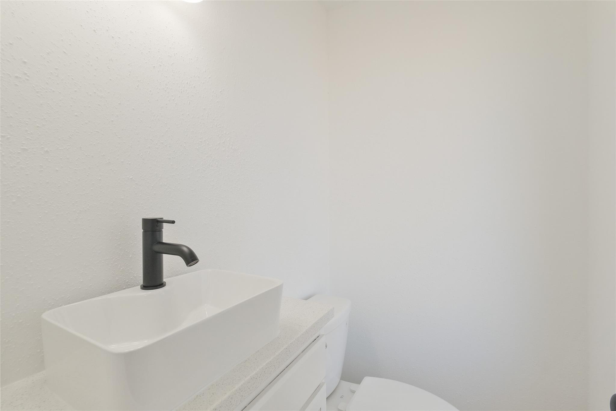 221 N Baron Street Property Photo 18