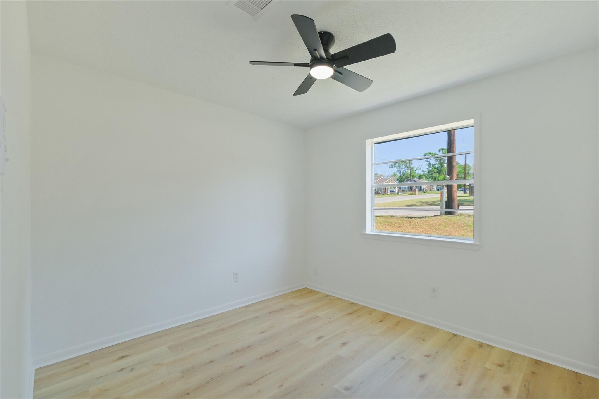 221 N Baron Street Property Photo 21