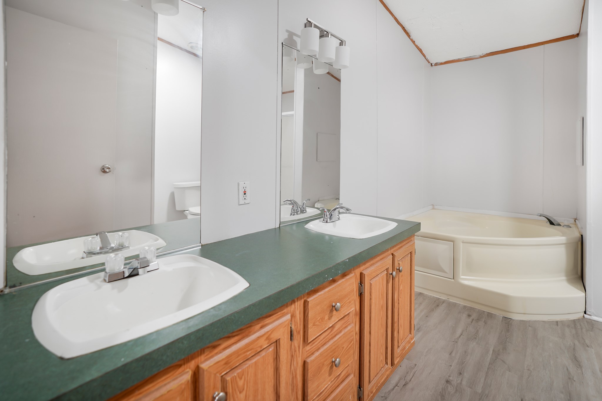 16381 Crockett Bend Drive Property Photo 11