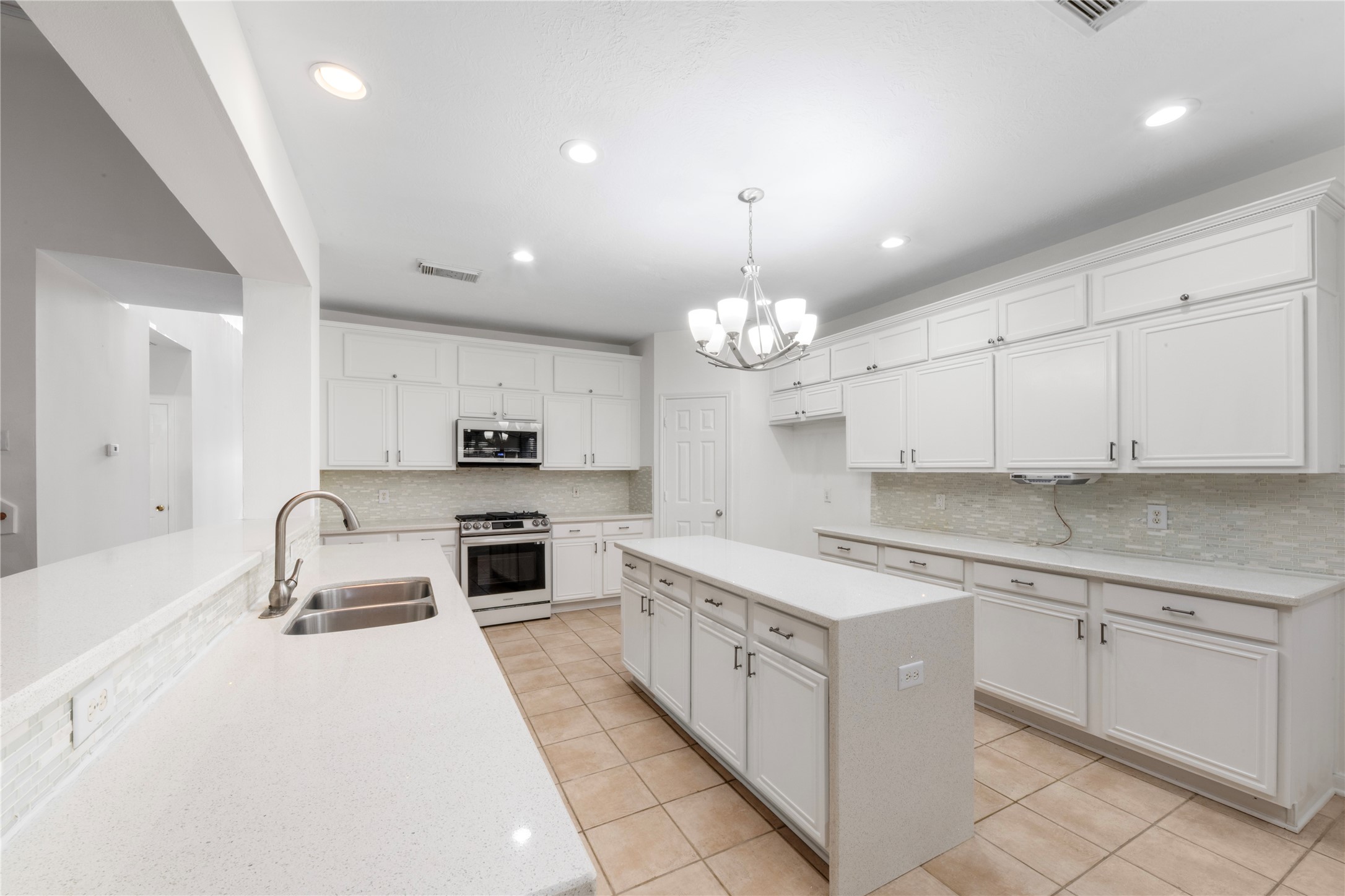 711 Tuely Court Property Photo 2