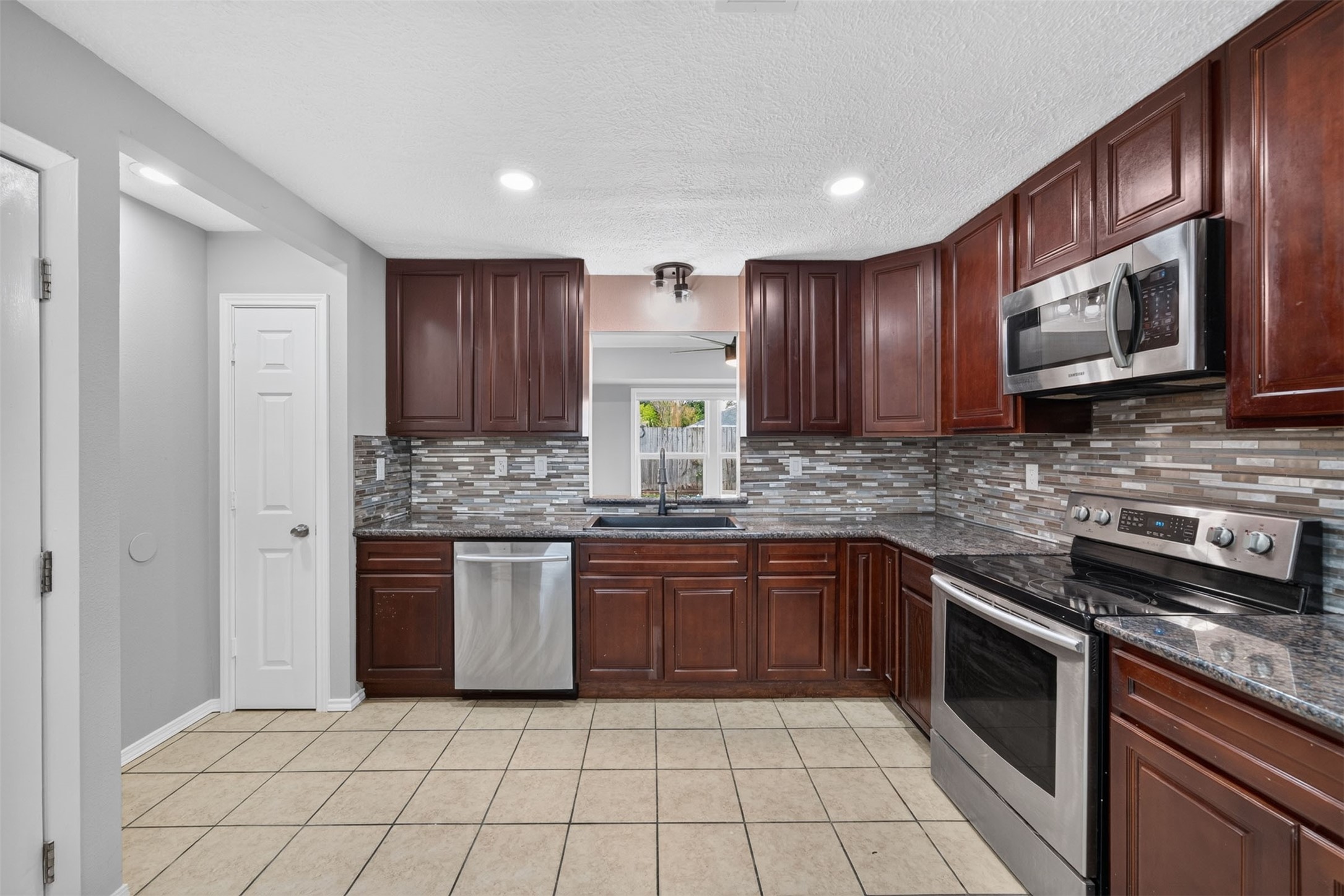 6855 Richwood Road Property Photo 4