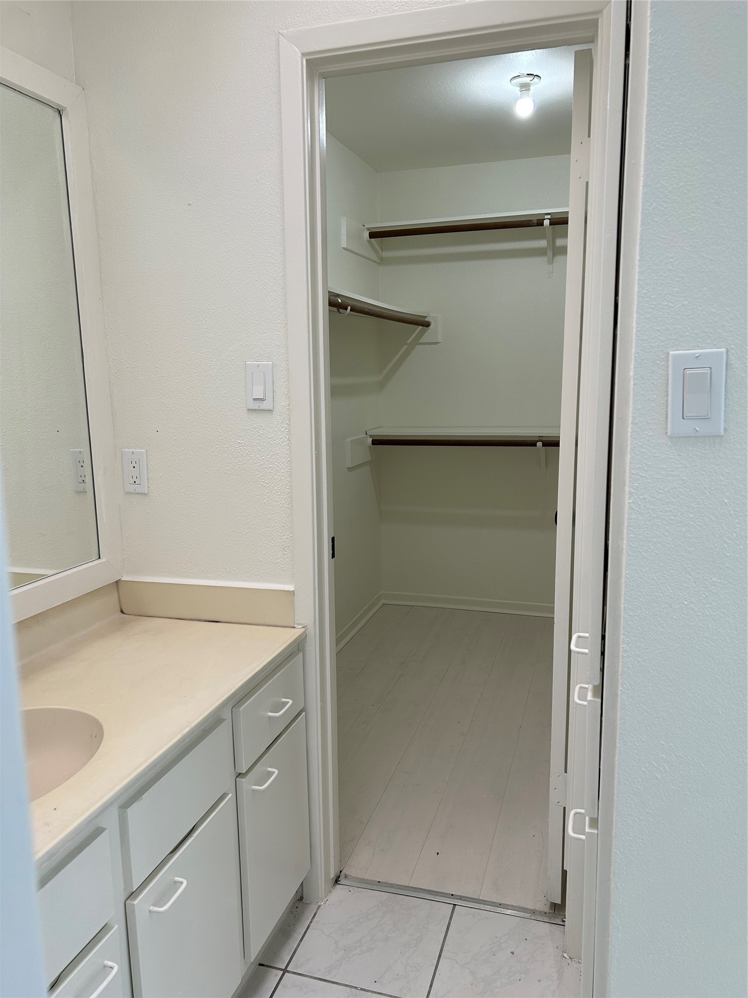 6354 Ivyknoll Drive Property Photo 7