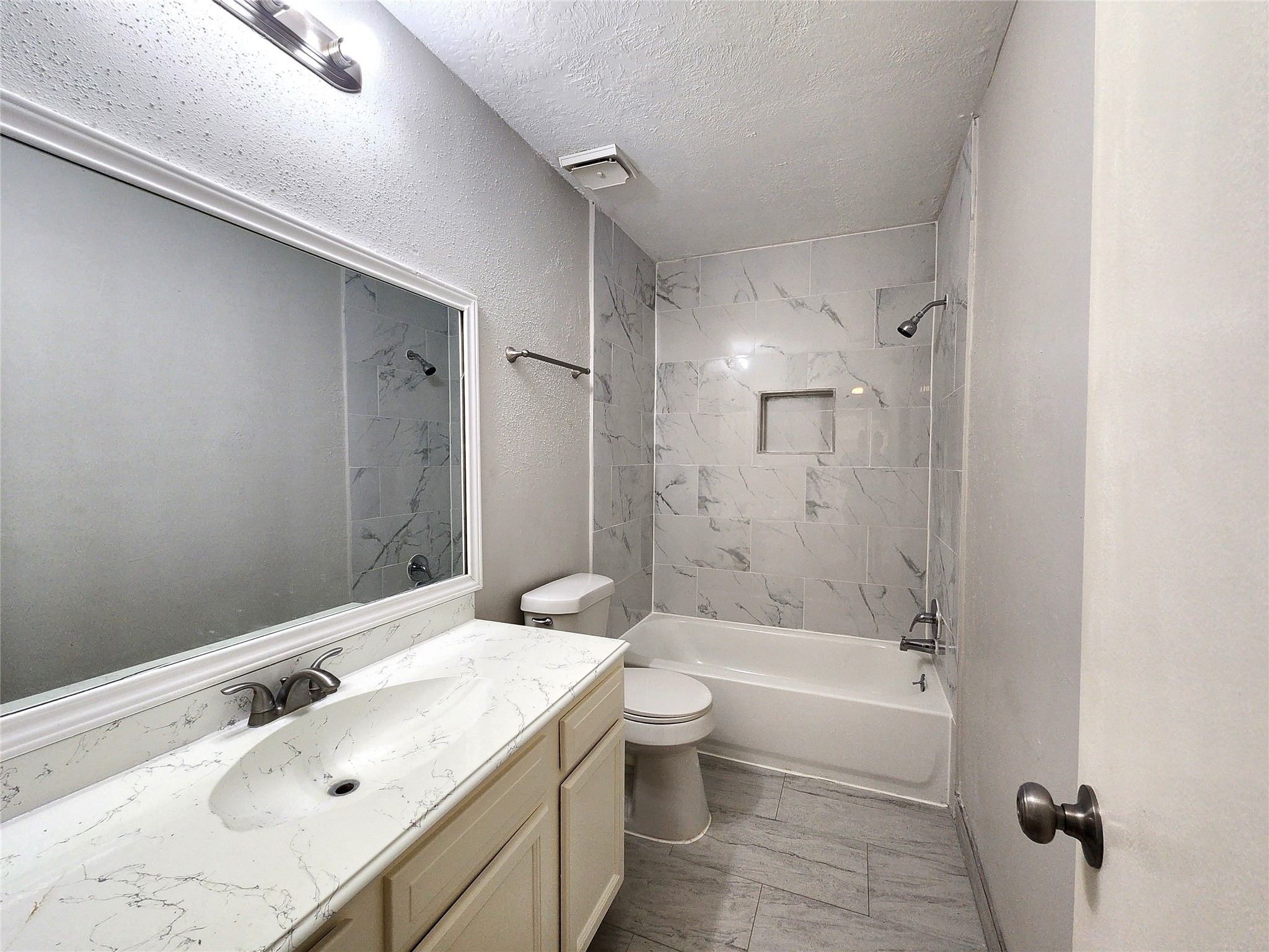 2314 Stillmeadow Drive Property Photo 12