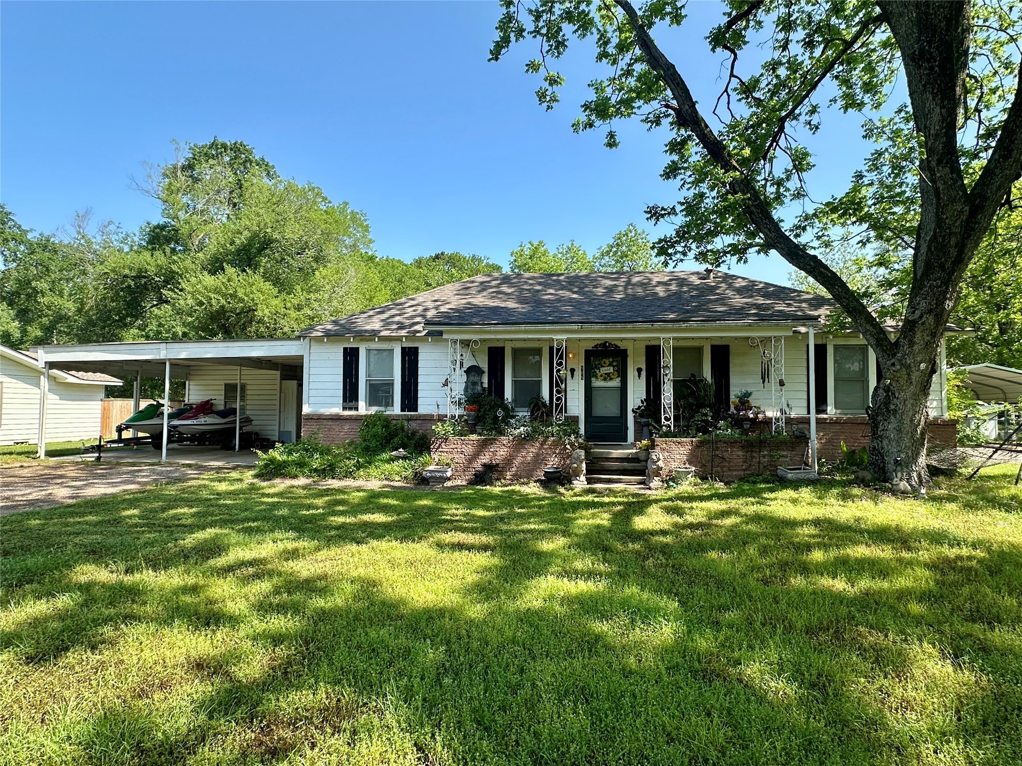 105 Blackstone Property Photo 1