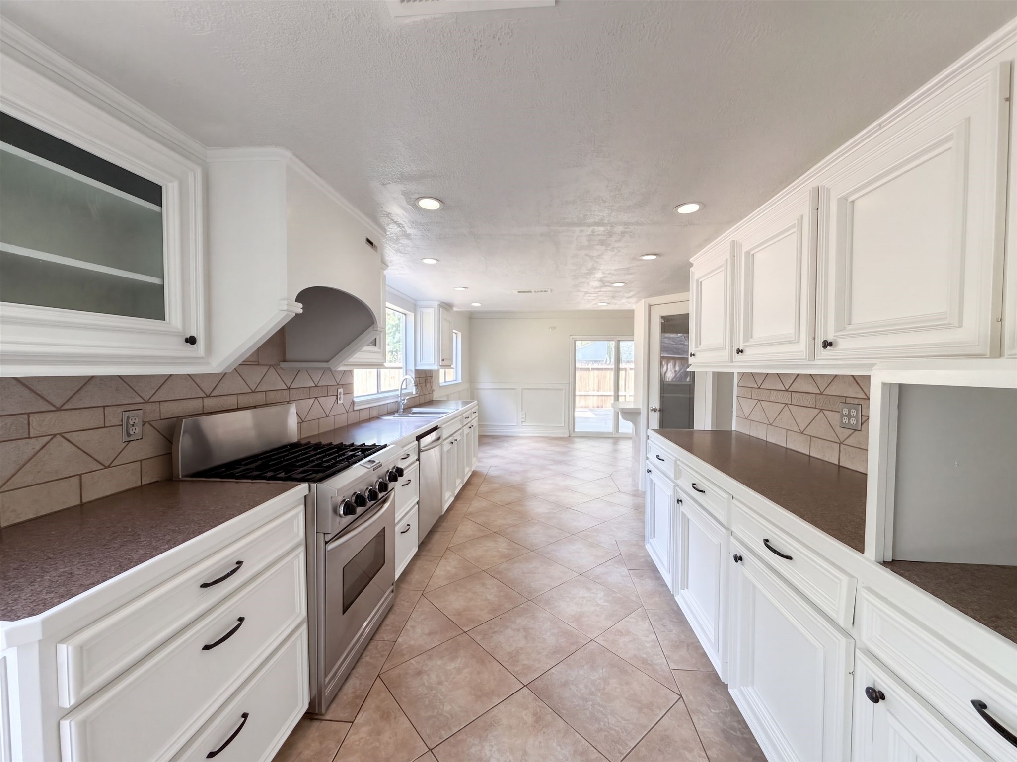 3147 Glade Springs Drive Property Photo 2