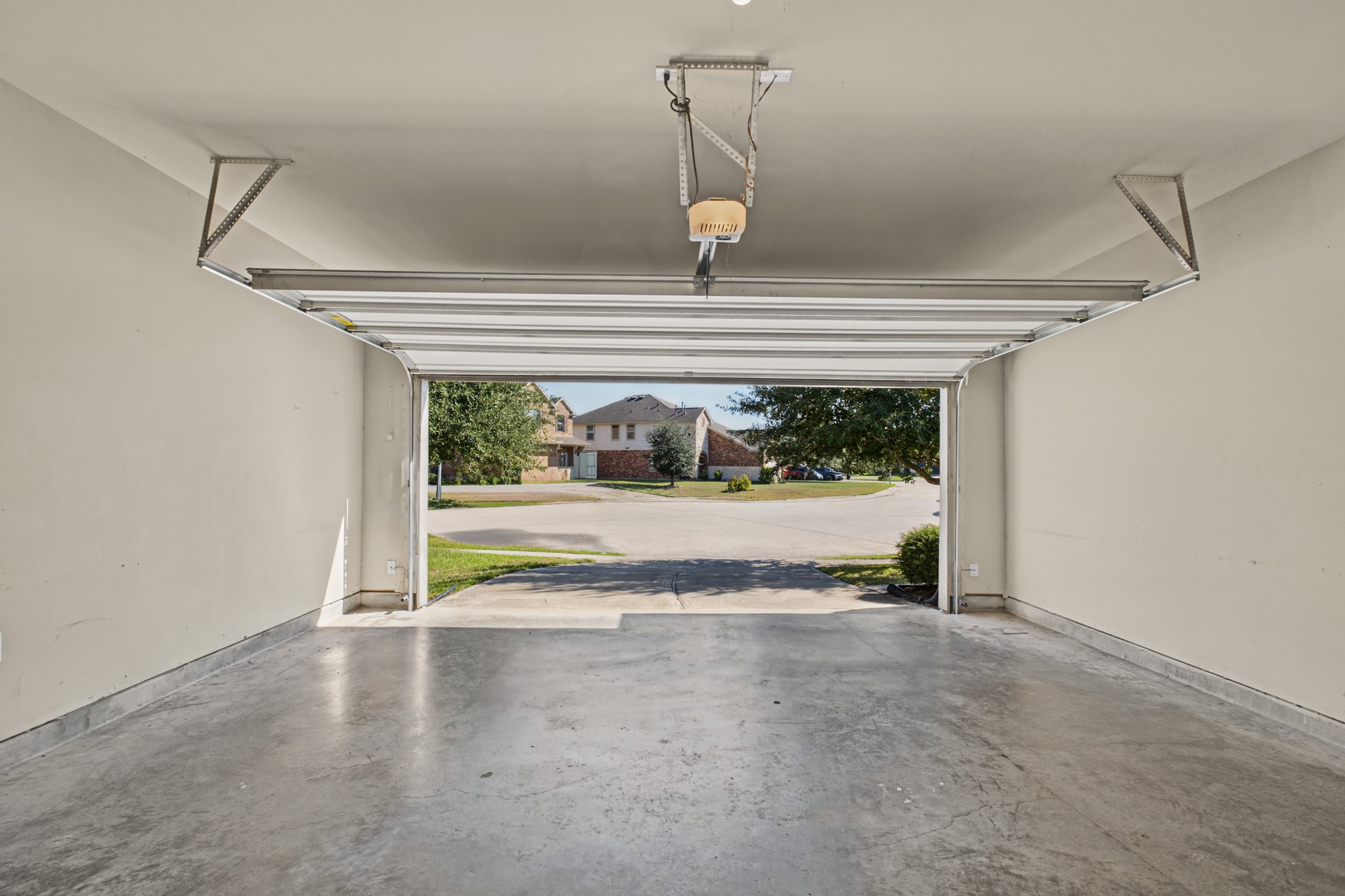 20723 Waterfall Rain Court Property Photo 33