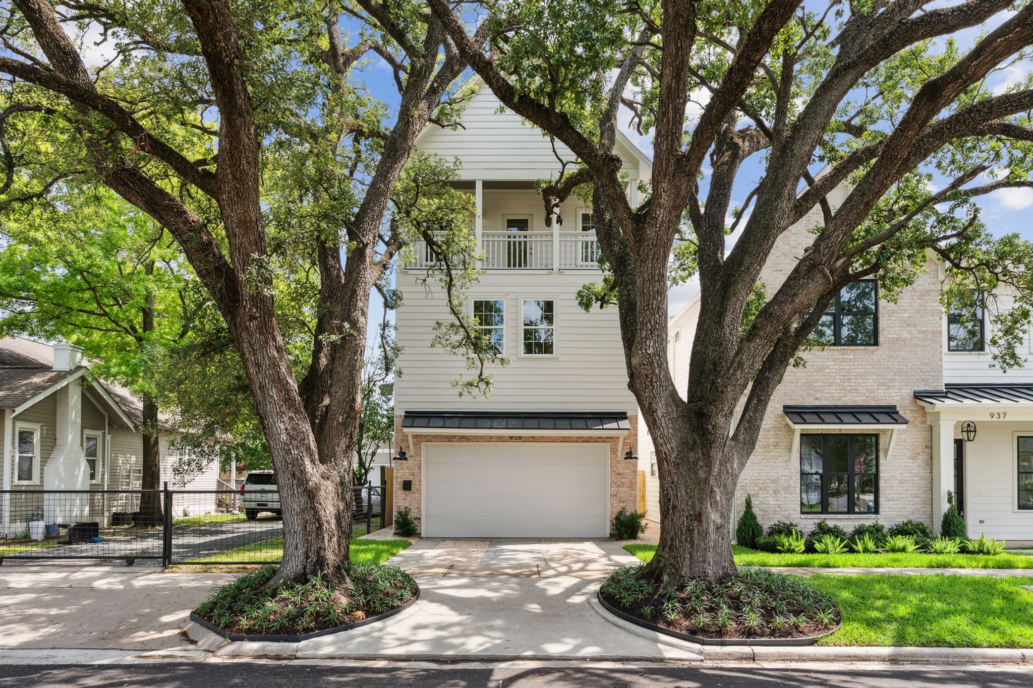 935 Louise Street Property Photo