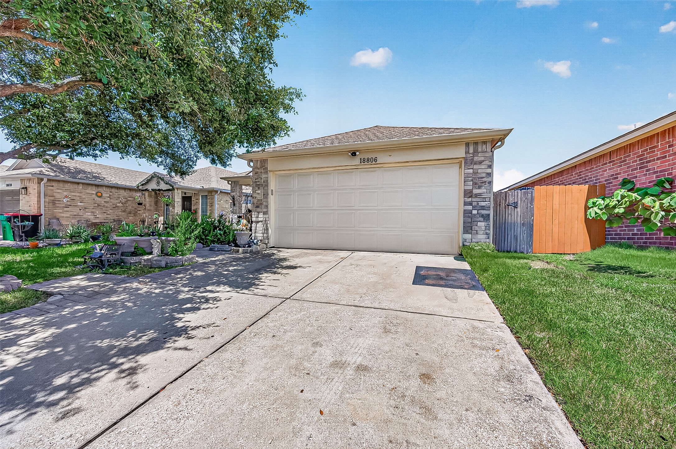 18806 Driftwood Springs Drive Property Photo 3