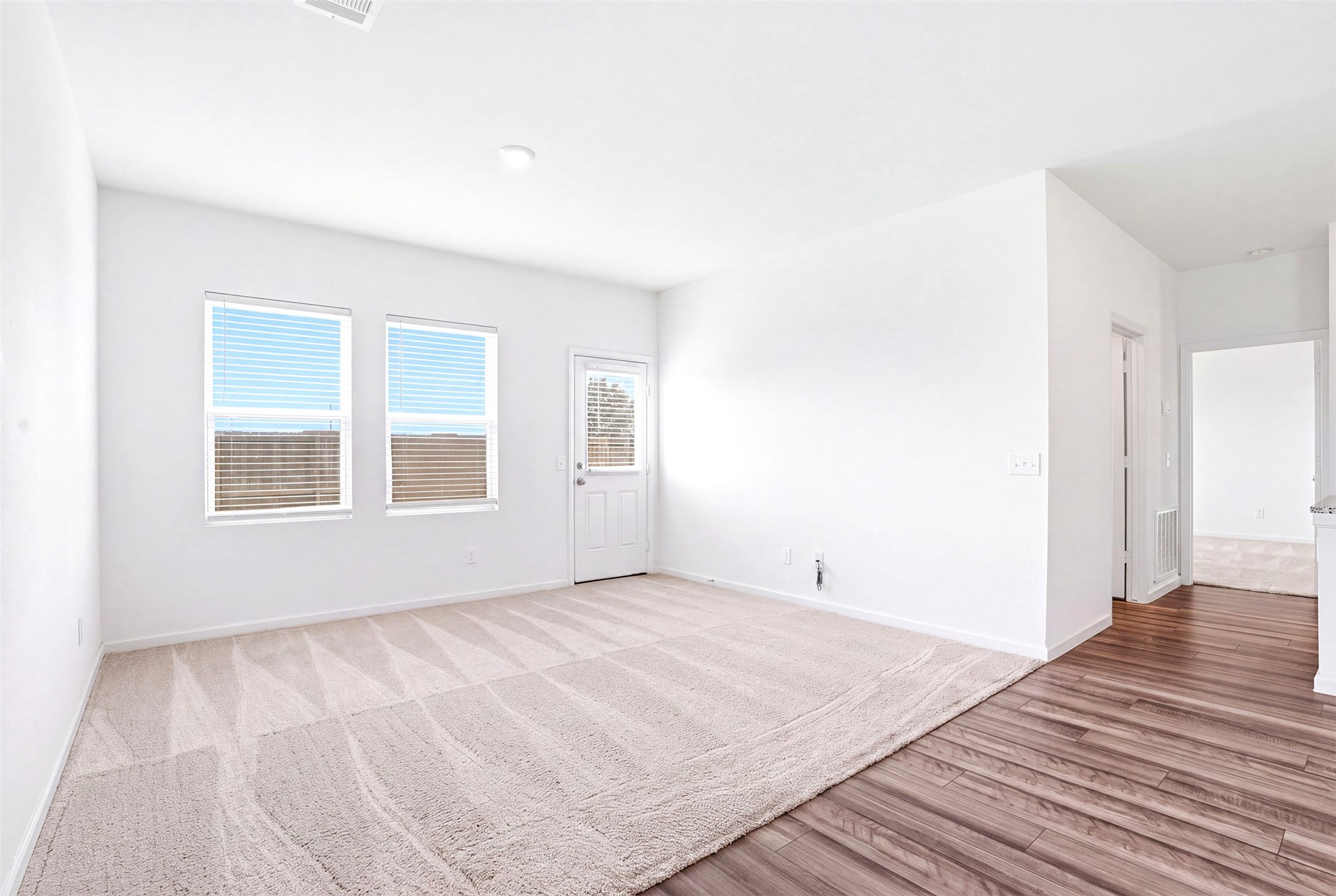 1028 Long Bay Court Property Photo 4