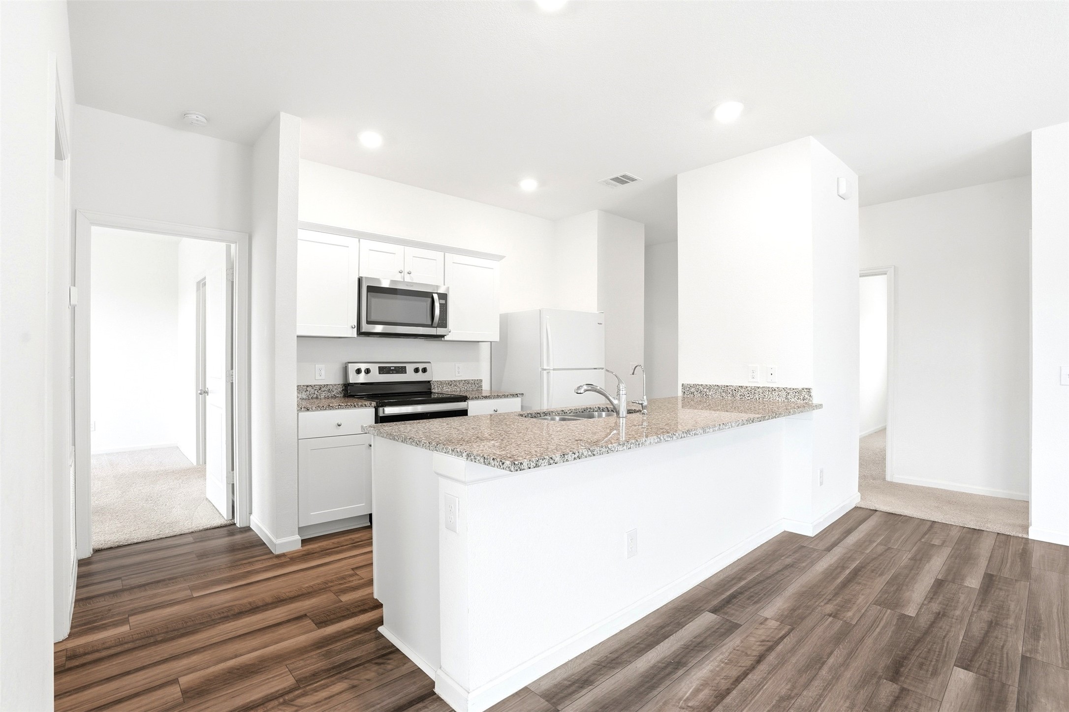 1028 Long Bay Court Property Photo 13