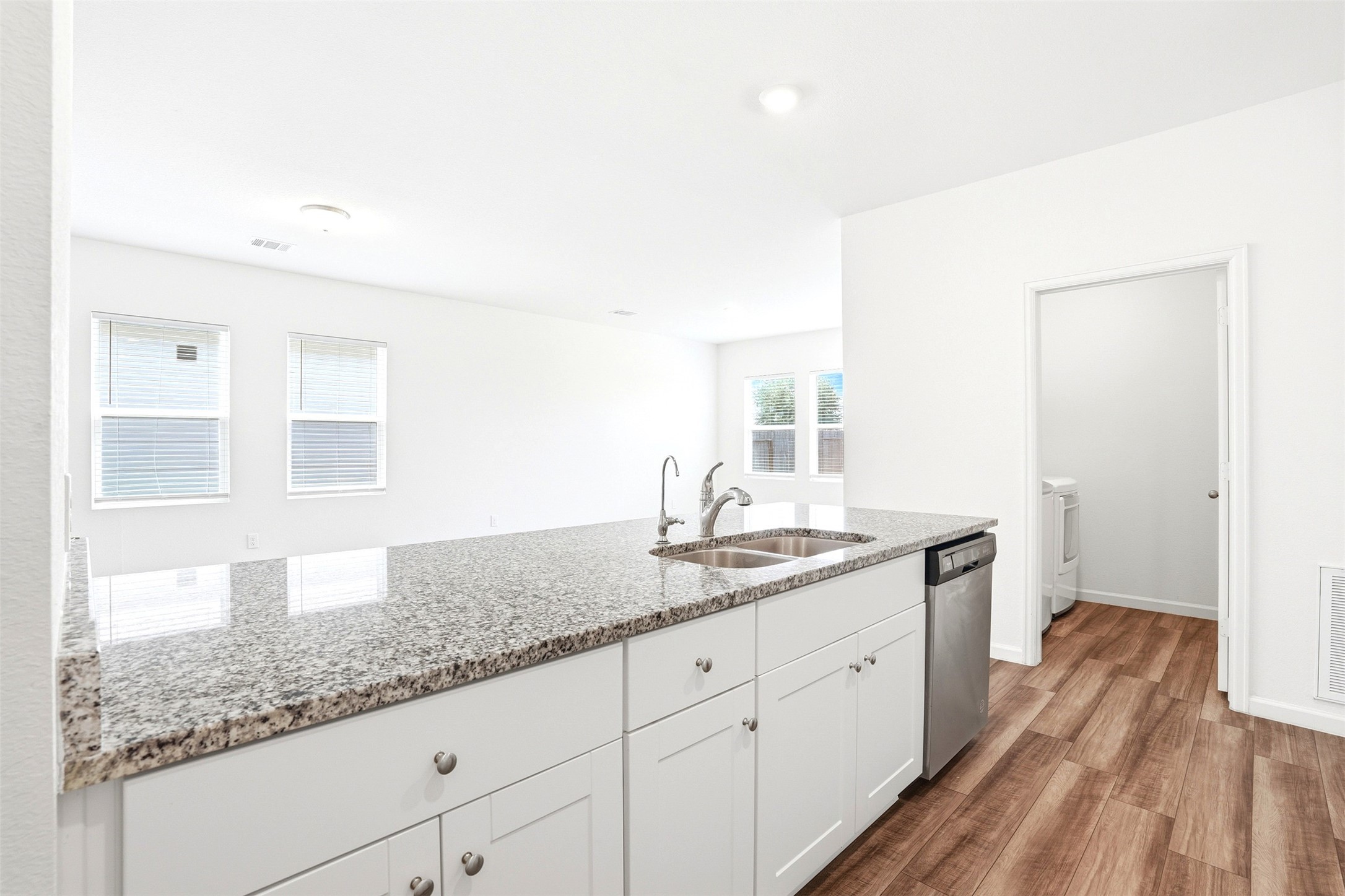 1028 Long Bay Court Property Photo 15