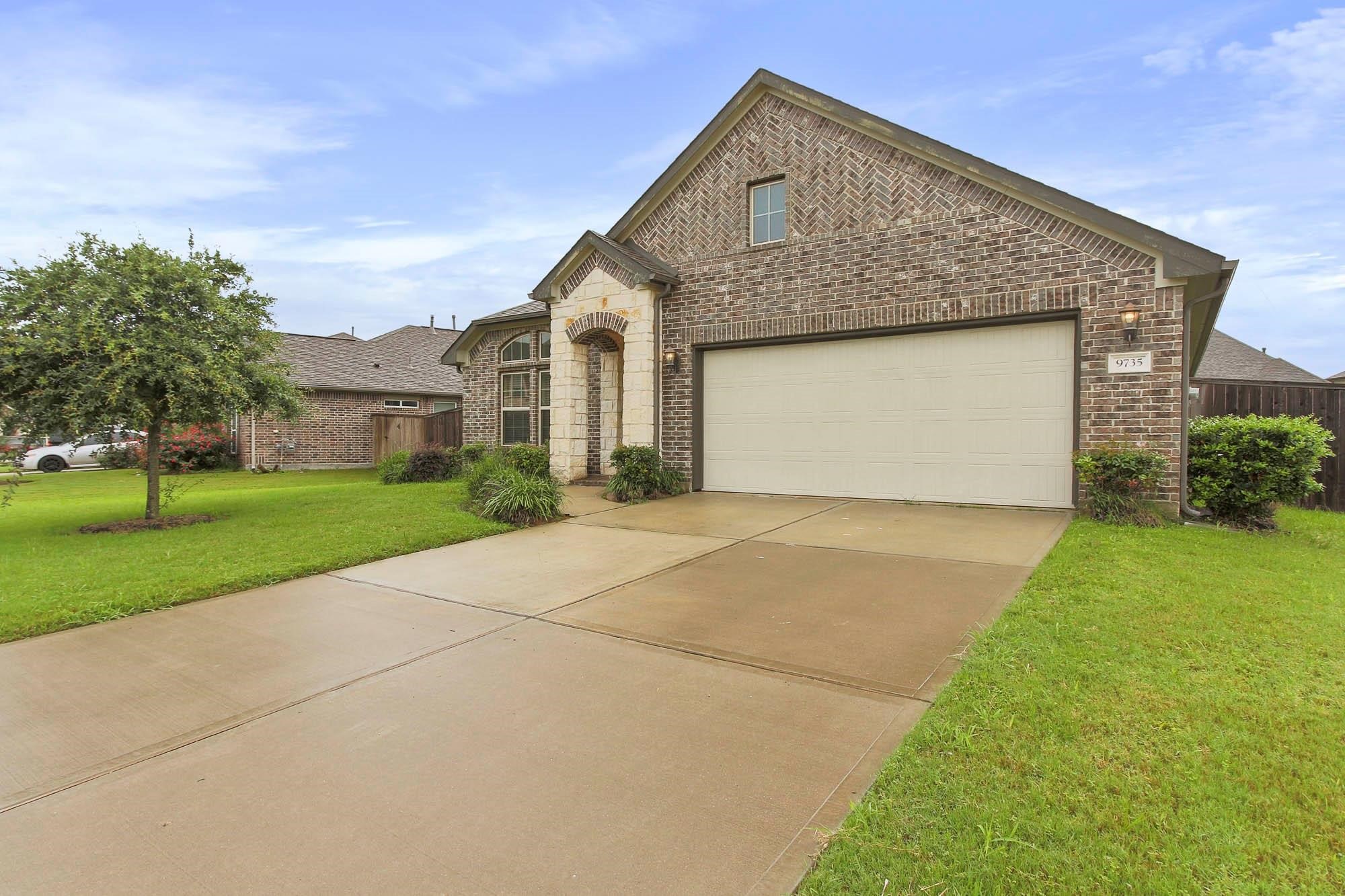 9735 Stratton Ridge Drive Property Photo 3