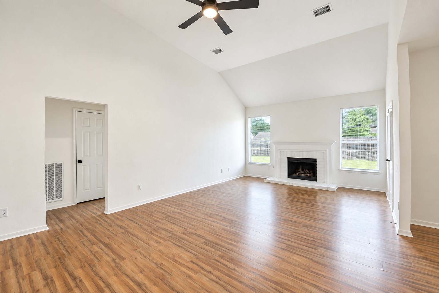 2922 Veva Drive Property Photo 4