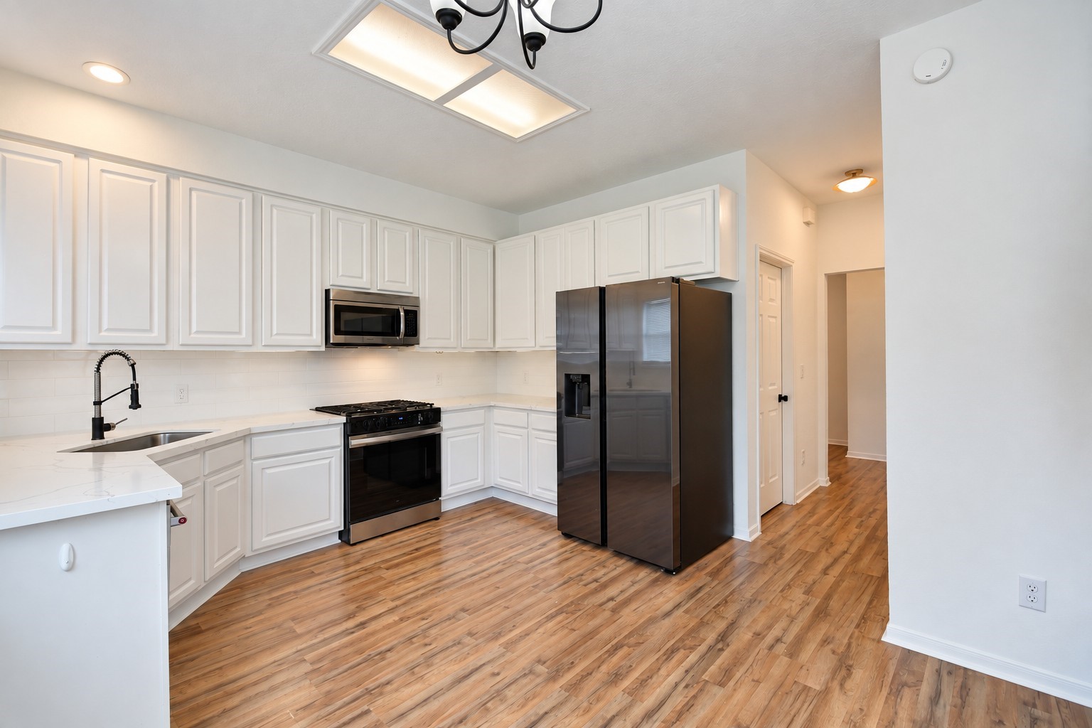 2922 Veva Drive Property Photo 8
