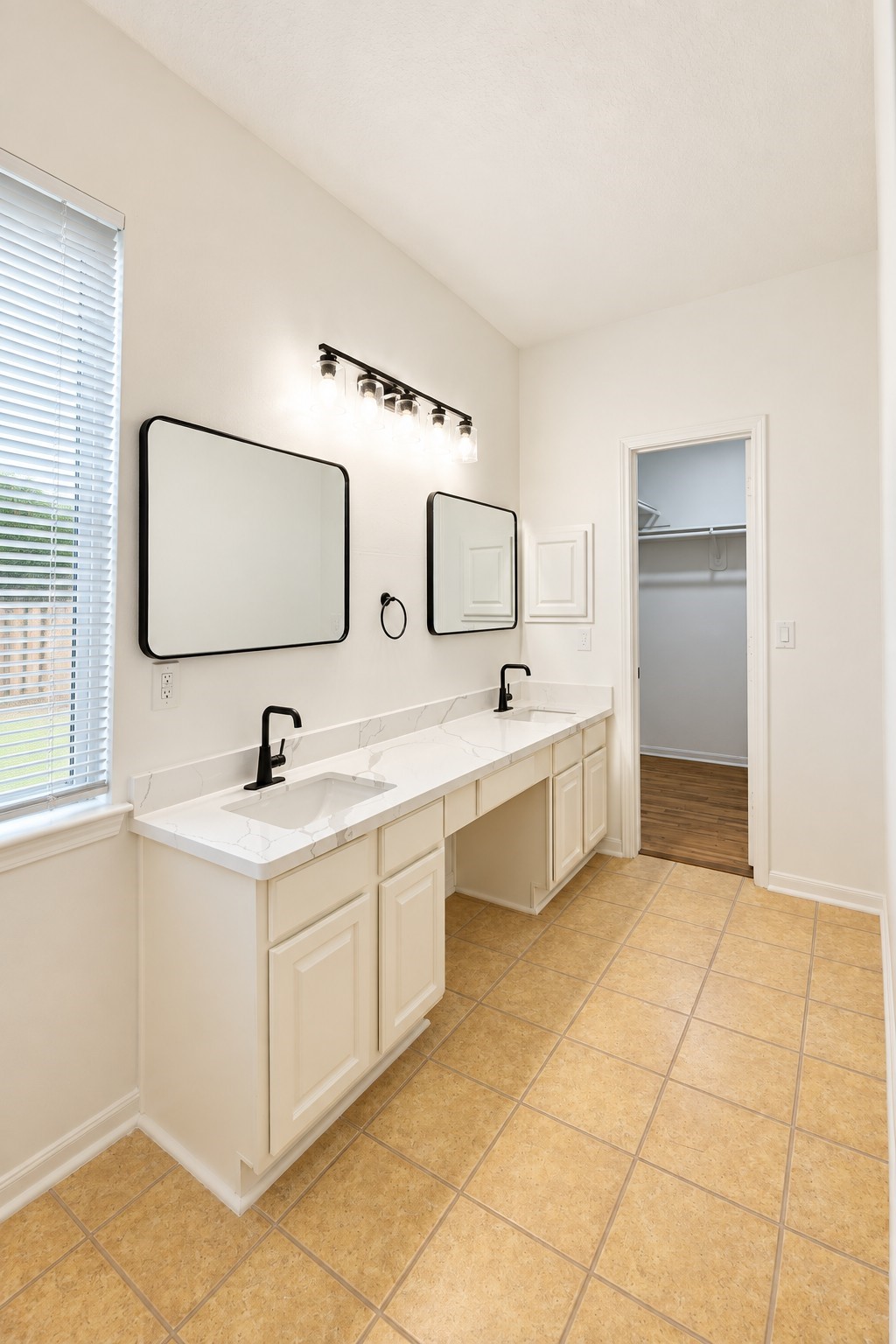 2922 Veva Drive Property Photo 16
