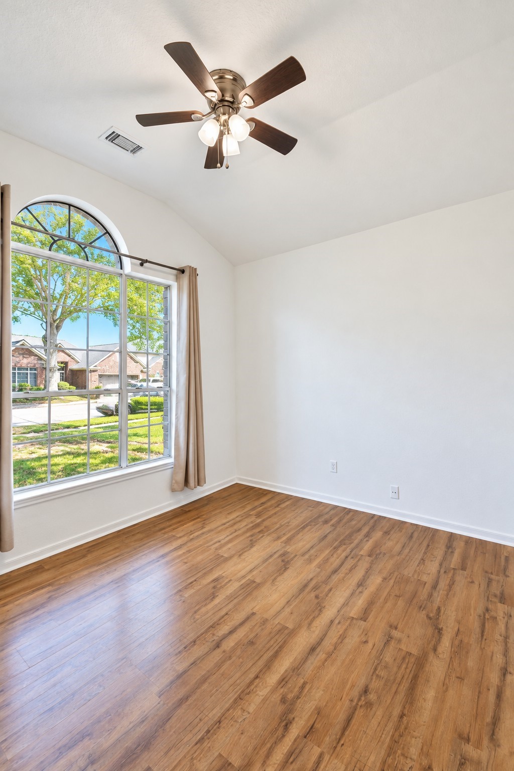 2922 Veva Drive Property Photo 23