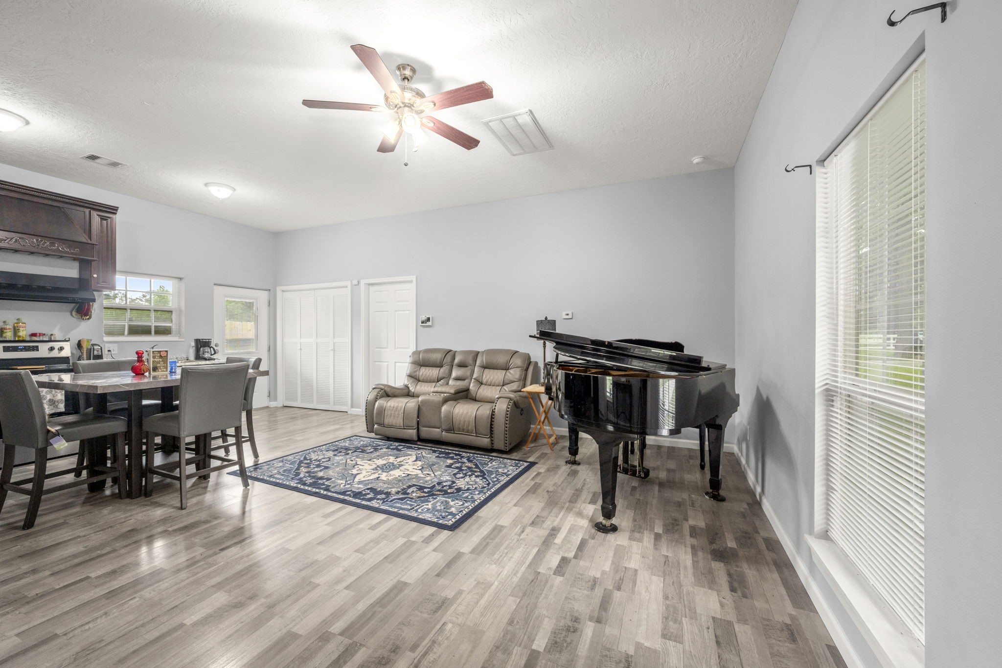 10871 Coaster Lane Property Photo 4
