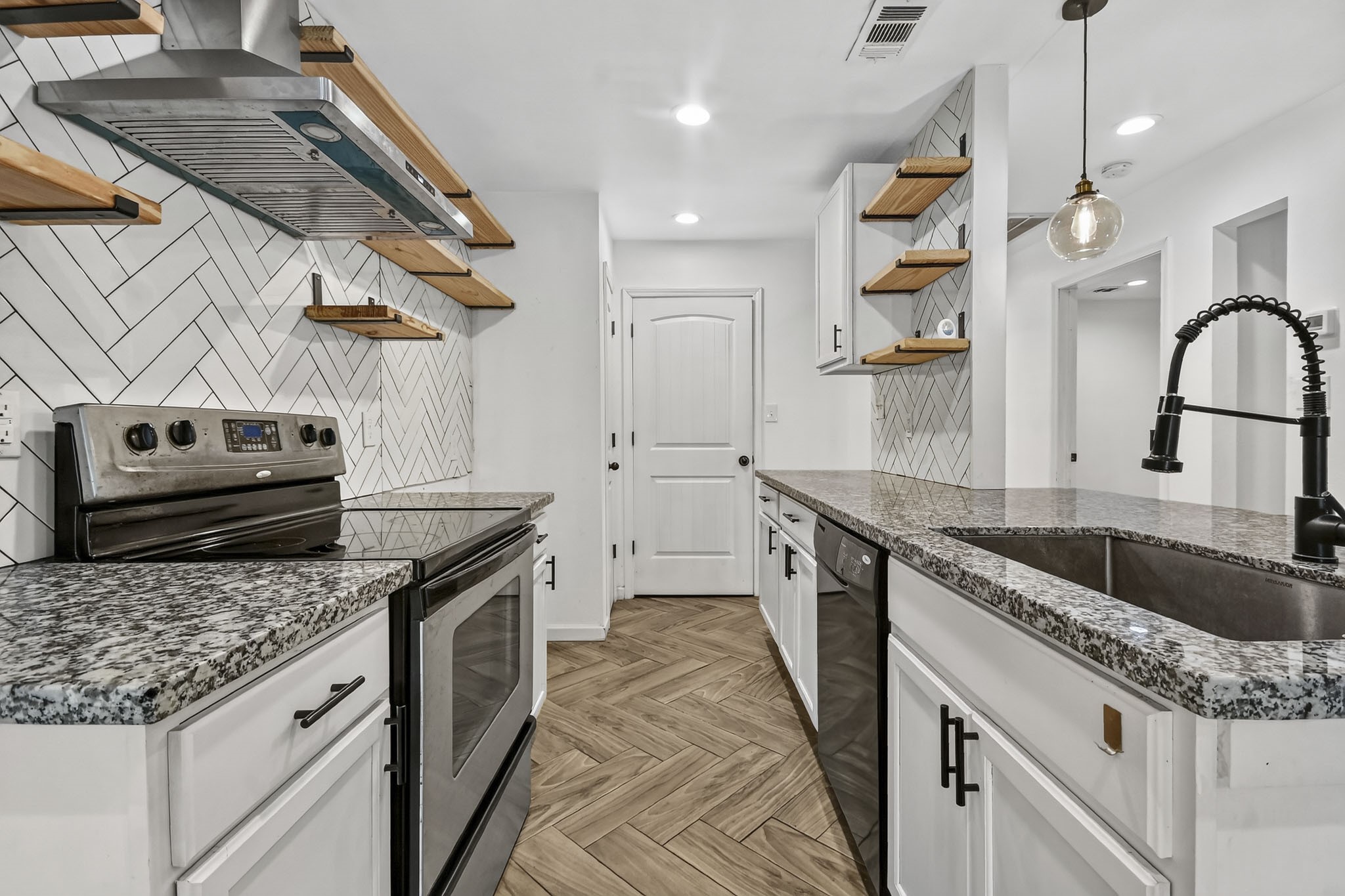 4530 Stanford Court Property Photo 6