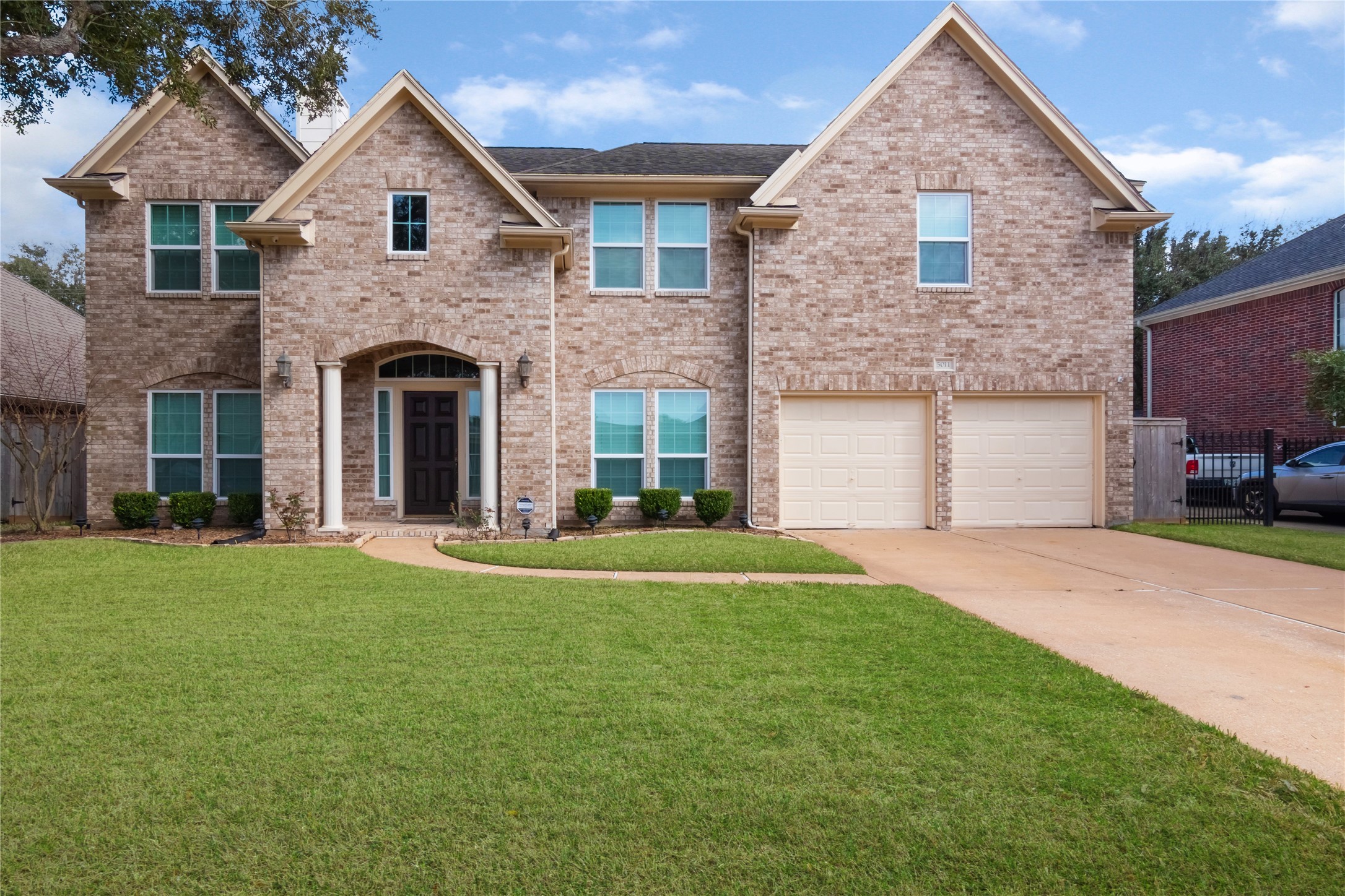 5011 White Manor Drive Property Photo