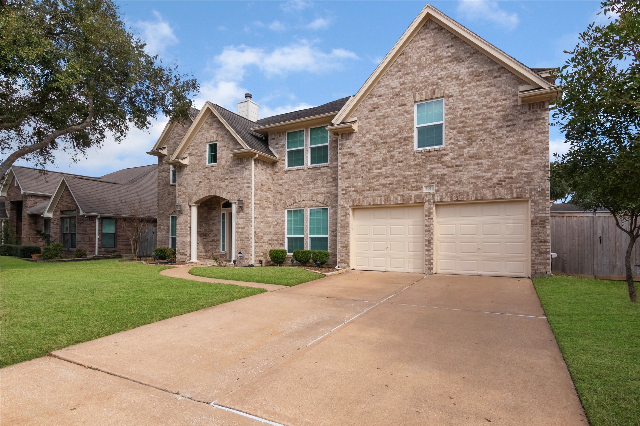 5011 White Manor Drive Property Photo 3