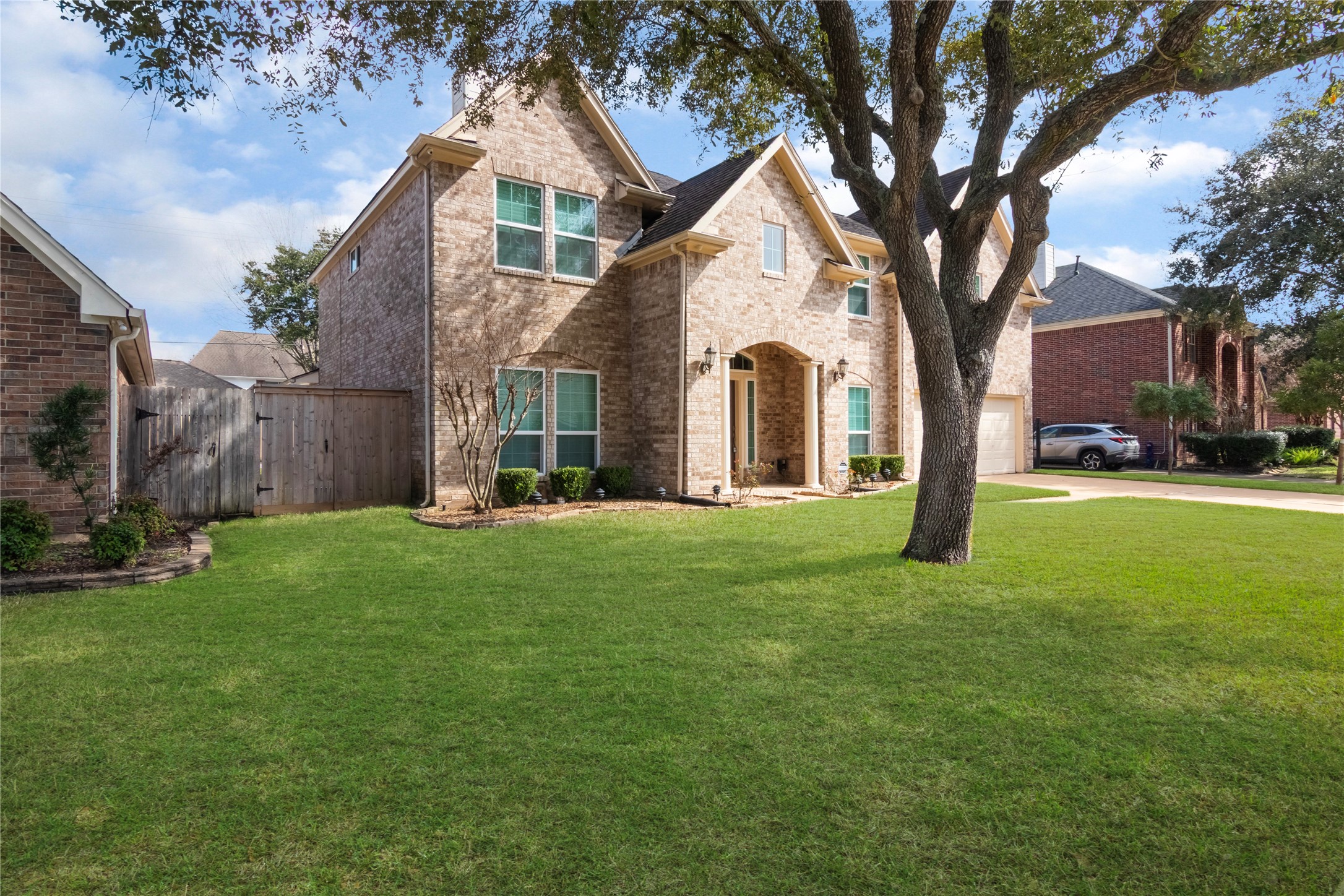 5011 White Manor Drive Property Photo 4