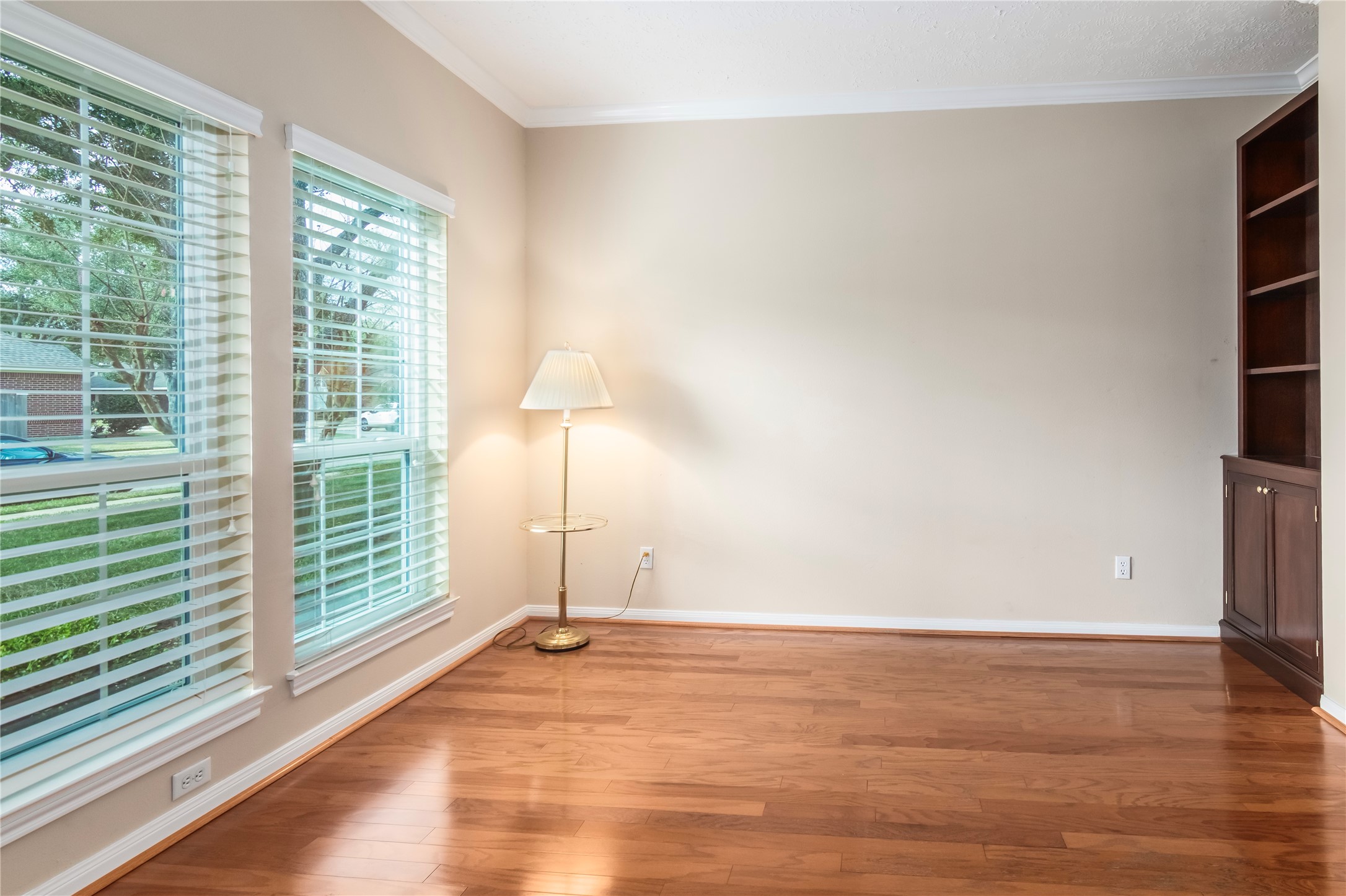 5011 White Manor Drive Property Photo 8