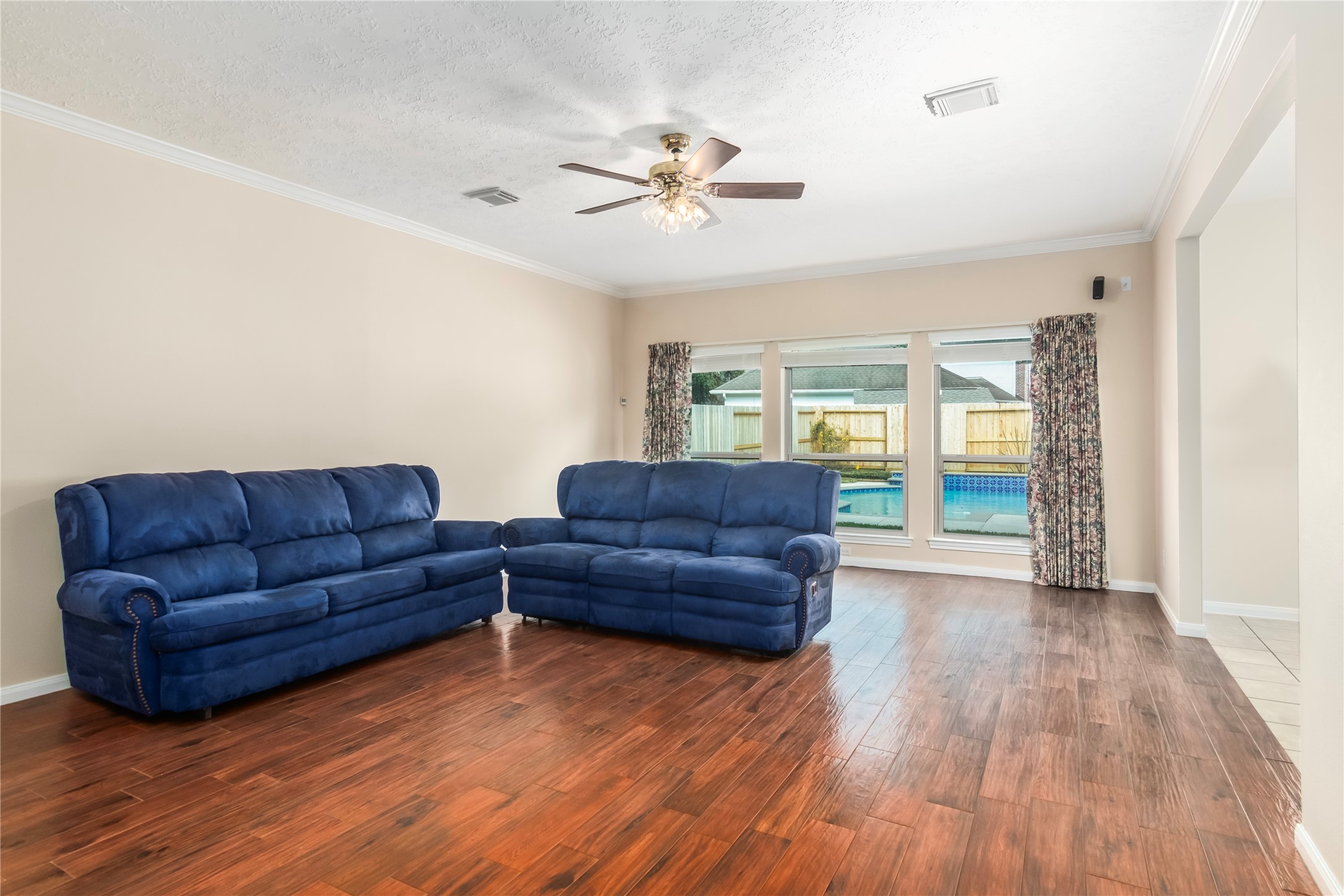 5011 White Manor Drive Property Photo 9