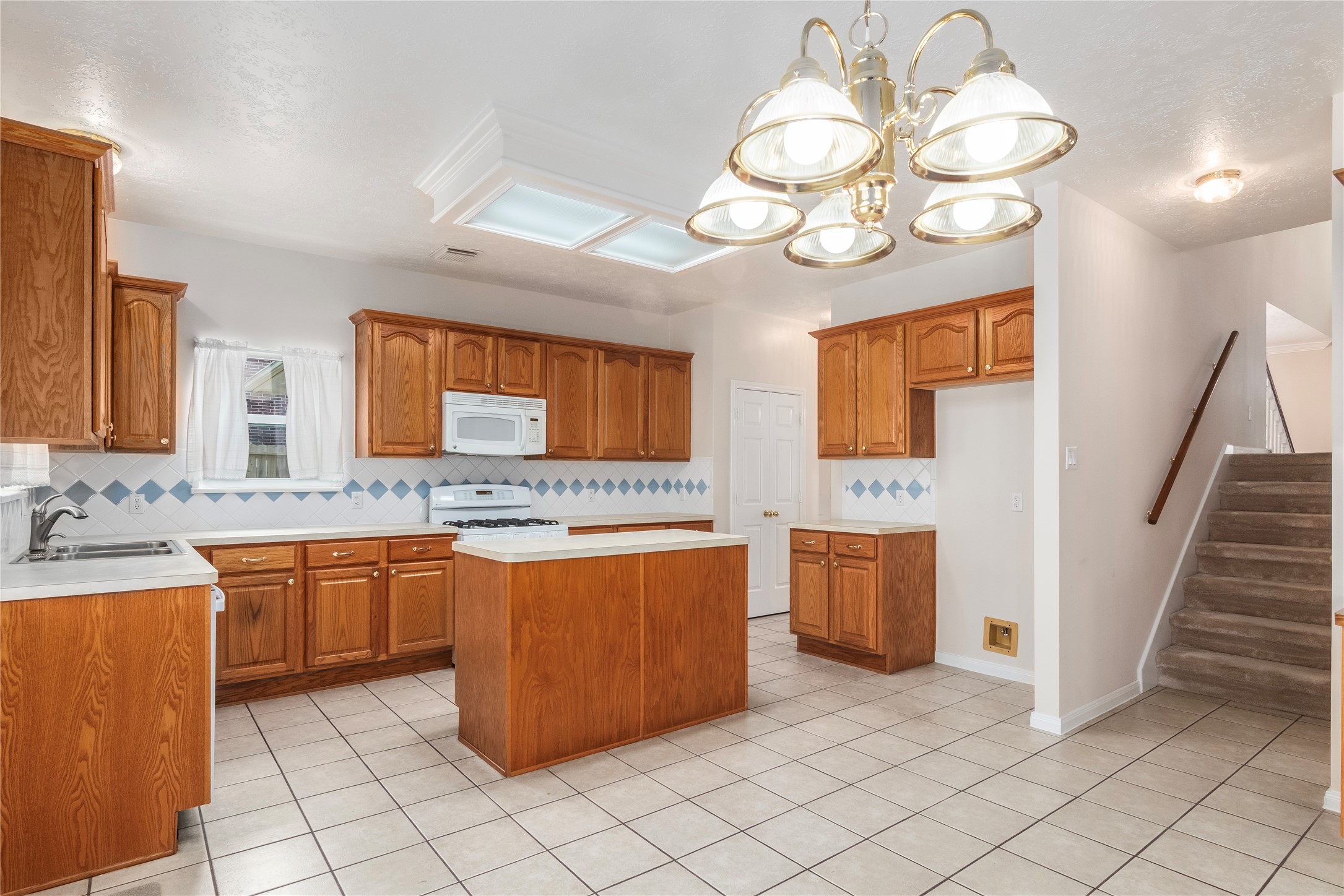 5011 White Manor Drive Property Photo 13