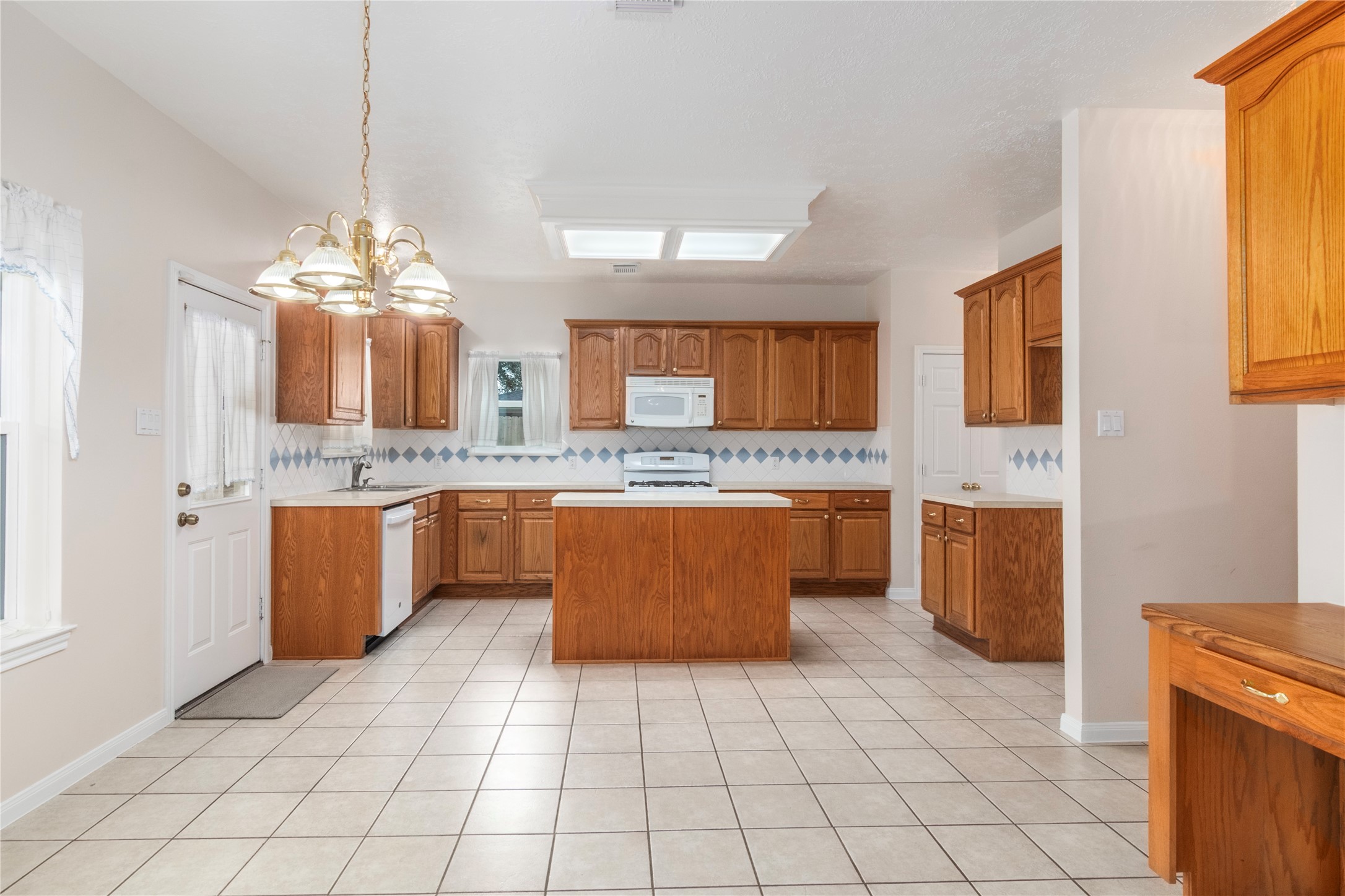 5011 White Manor Drive Property Photo 14