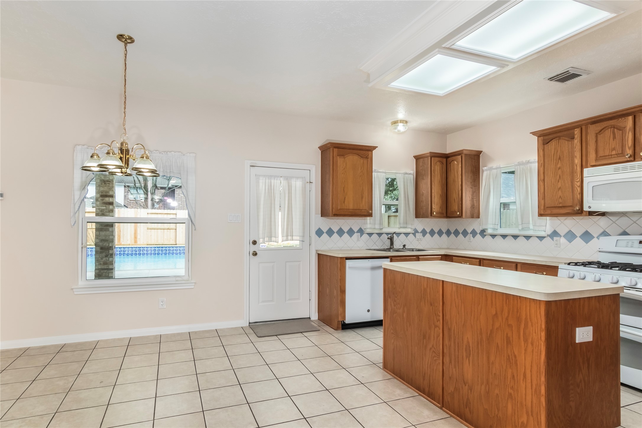 5011 White Manor Drive Property Photo 16
